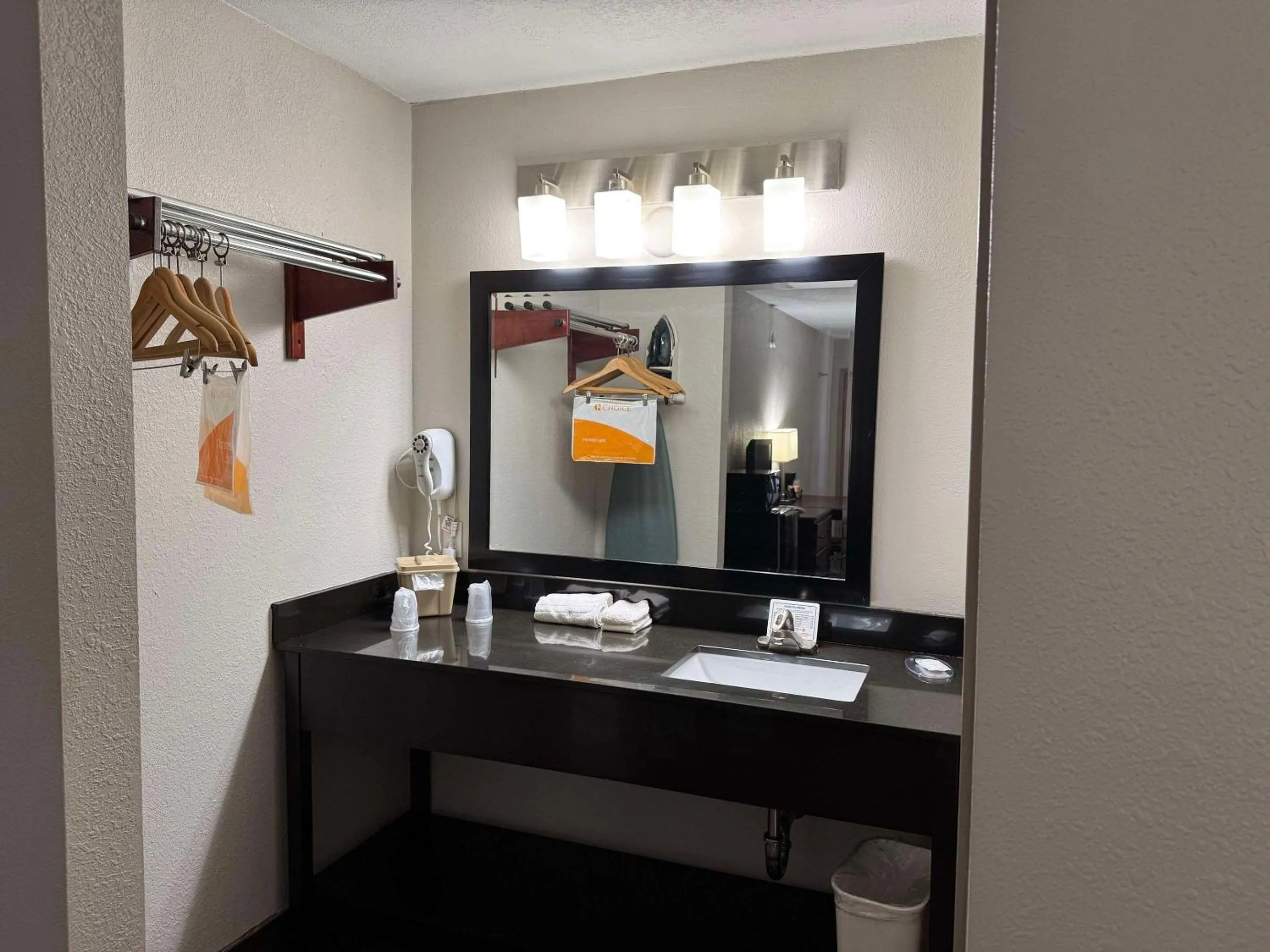 Bedroom in Econo Lodge Childress