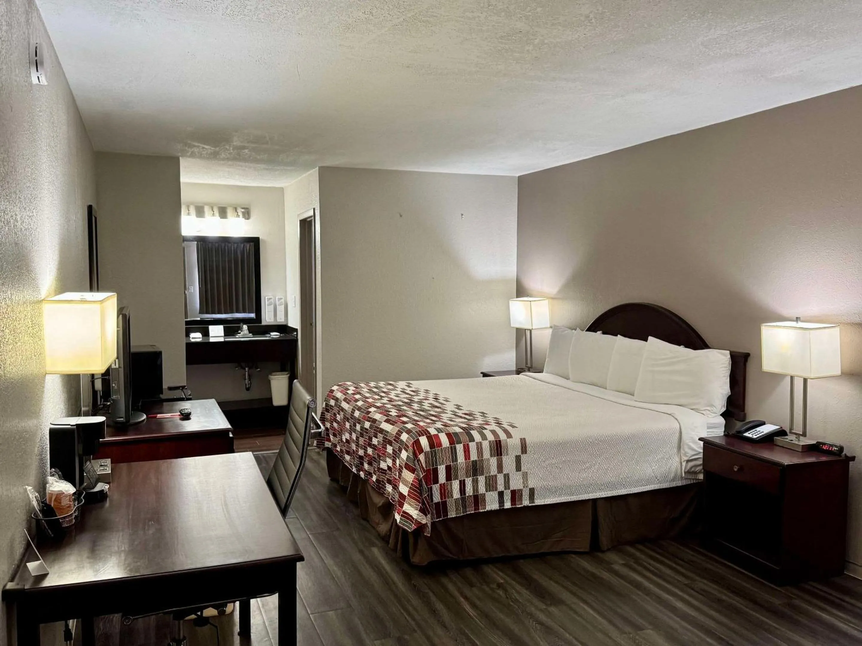 Bedroom, Bed in Econo Lodge Childress