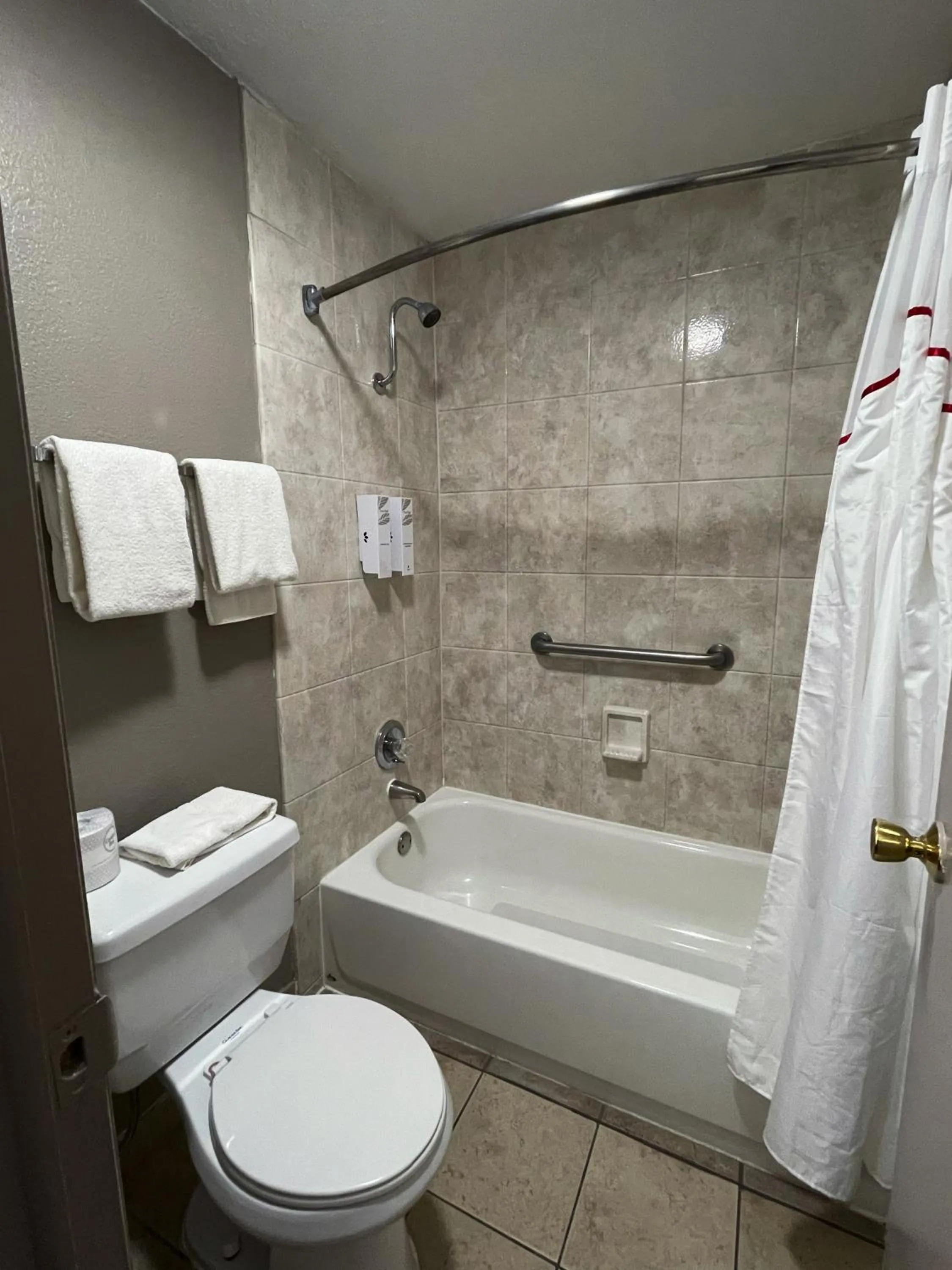 Bathroom in Red Roof Inn Childress