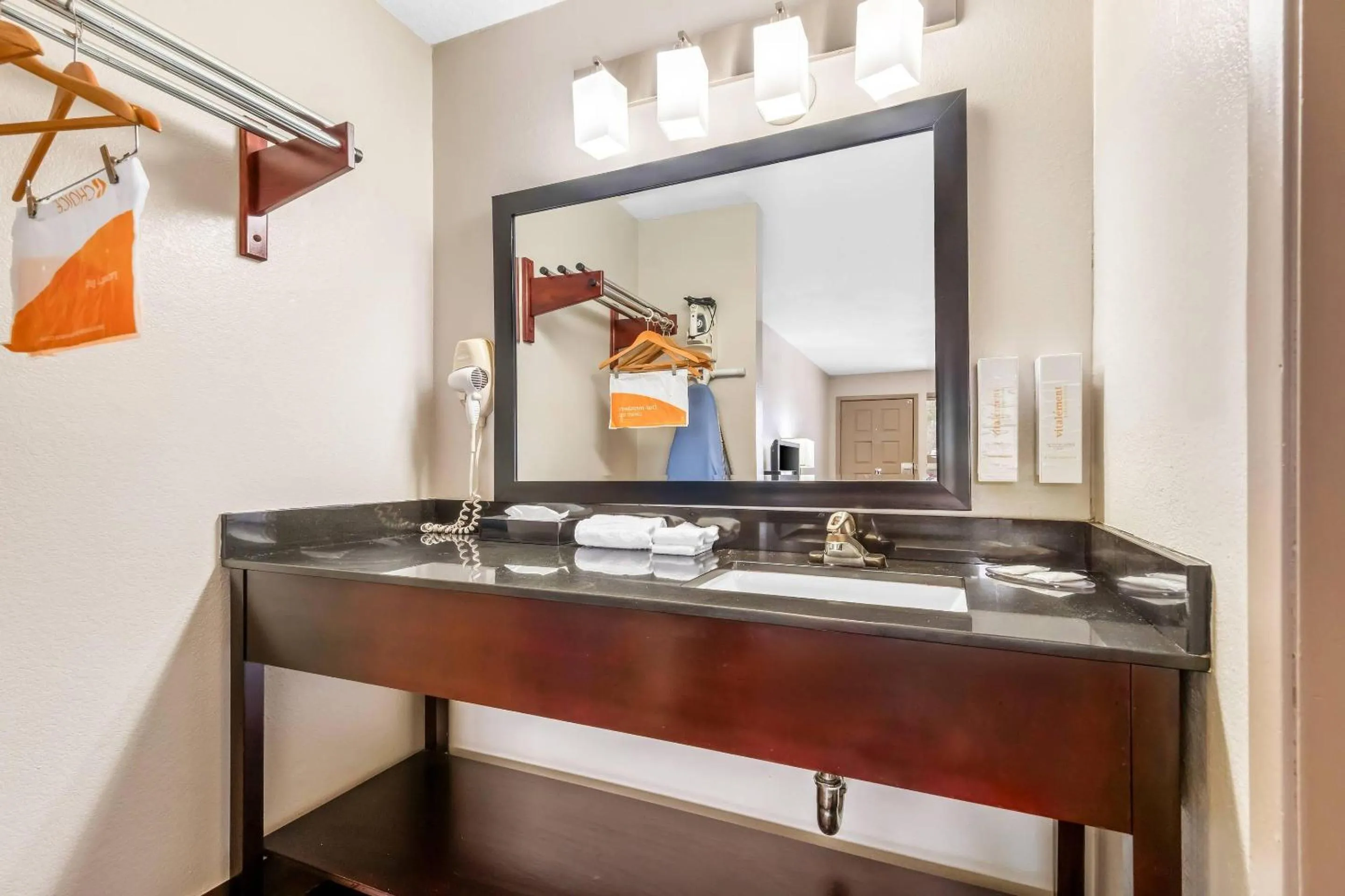 Bedroom in Econo Lodge Childress