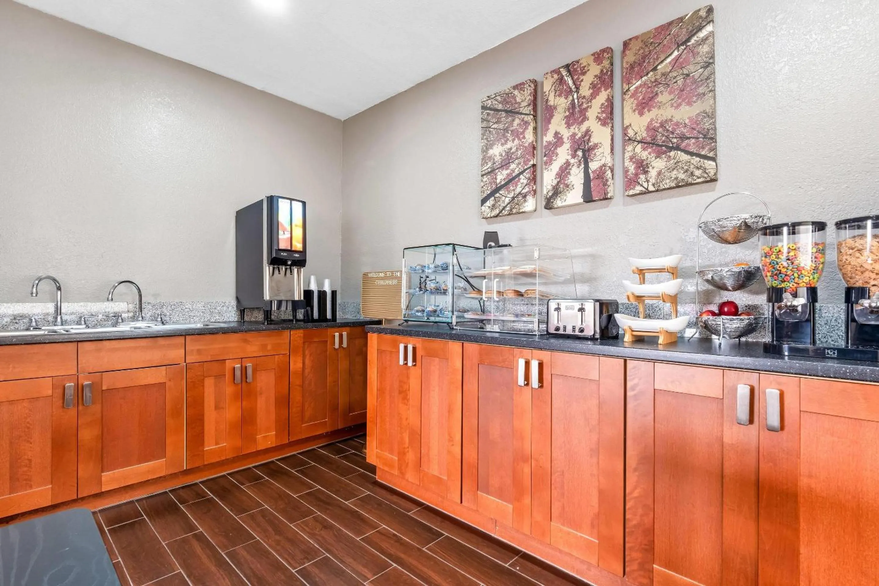 Breakfast in Econo Lodge Childress