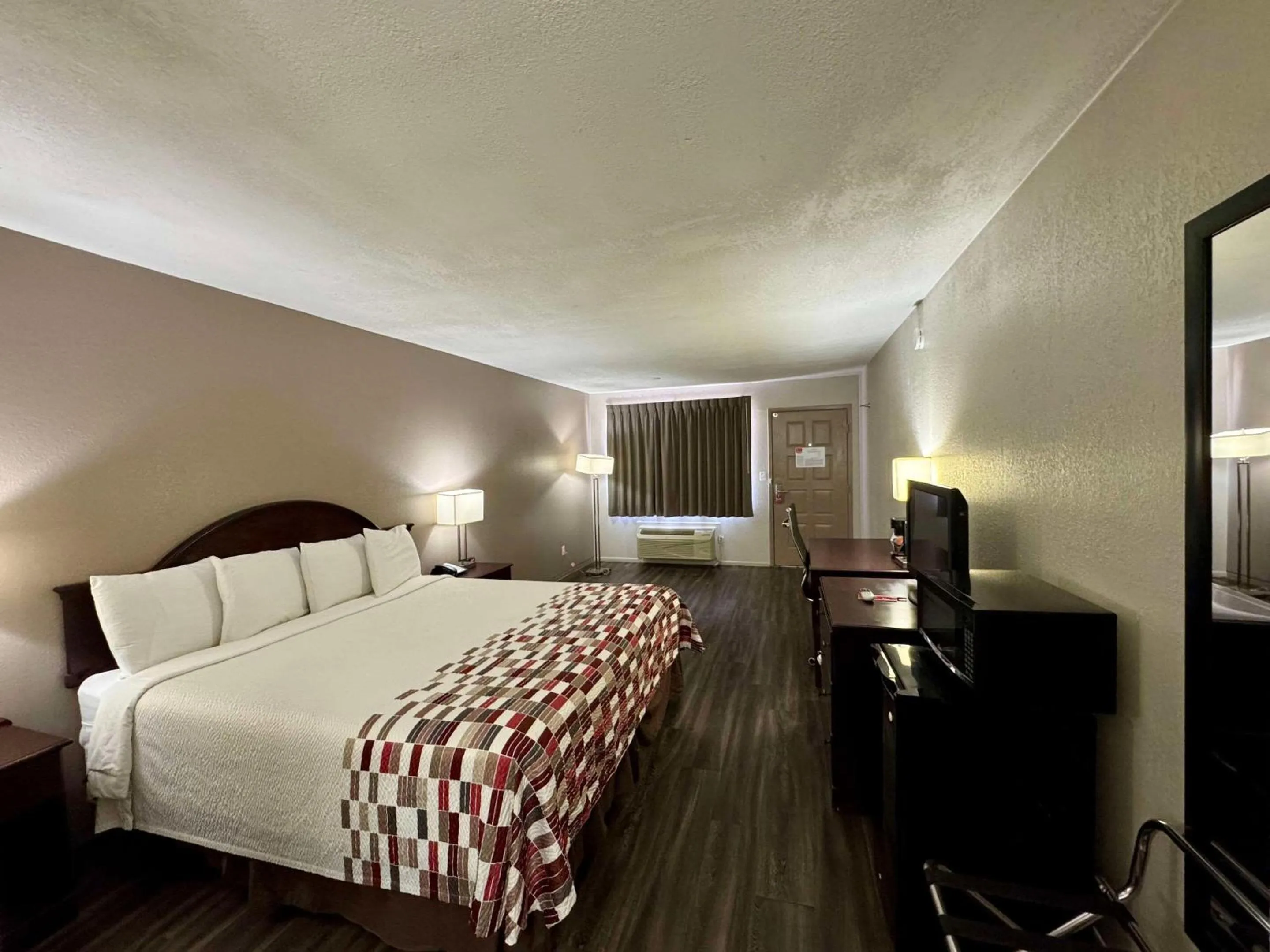 Bedroom, Bed in Econo Lodge Childress