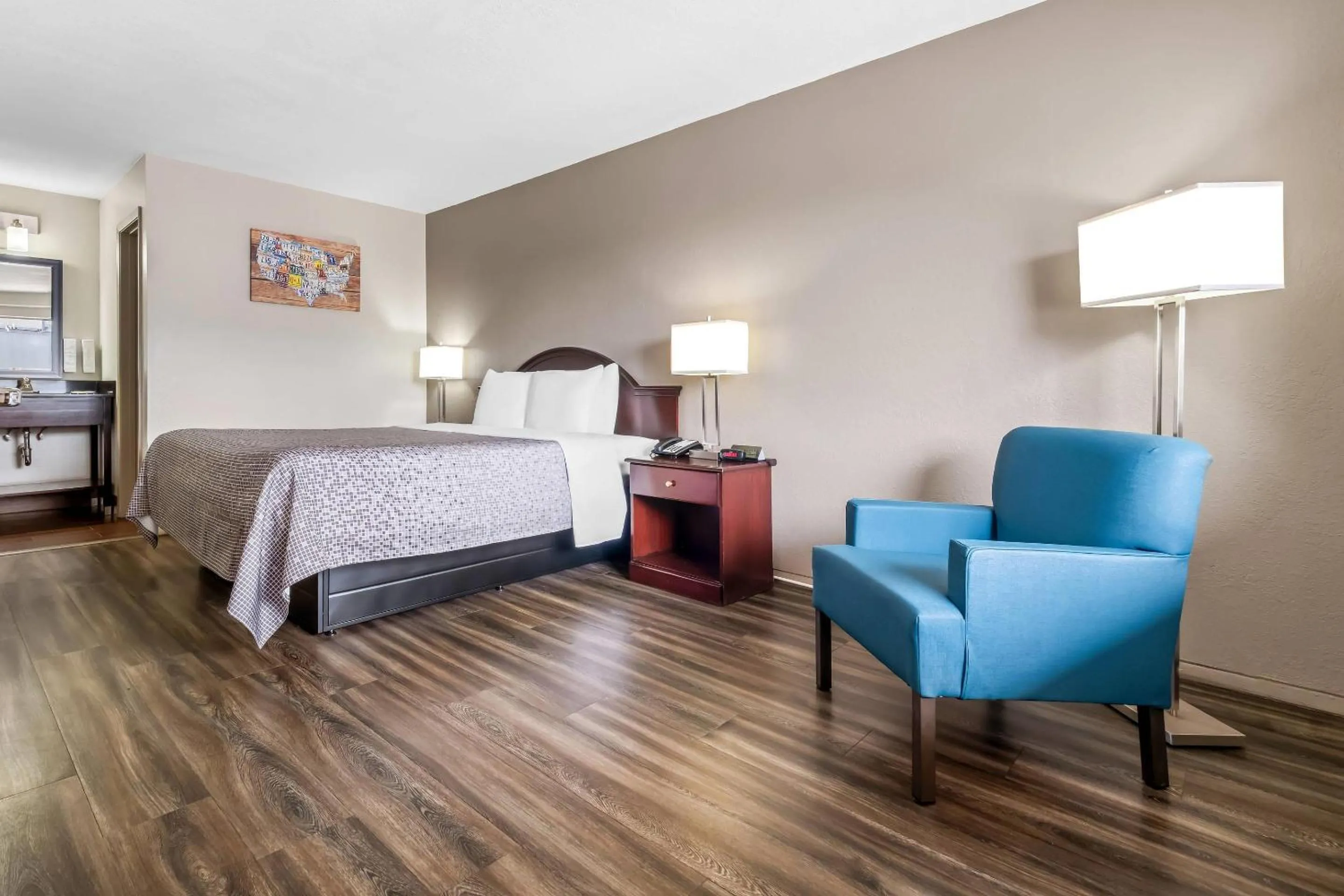 Bedroom, Bed in Econo Lodge Childress