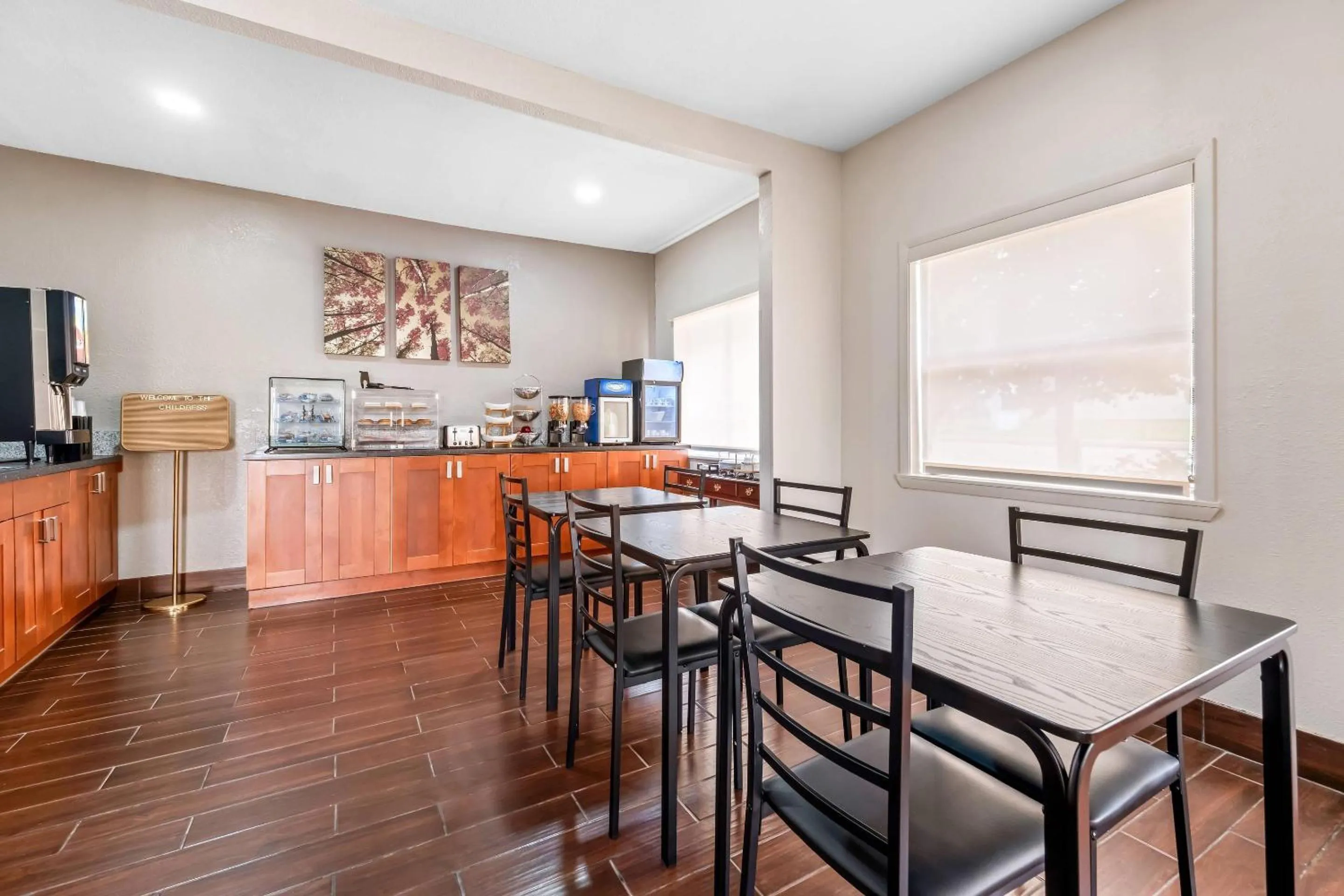 Breakfast in Econo Lodge Childress