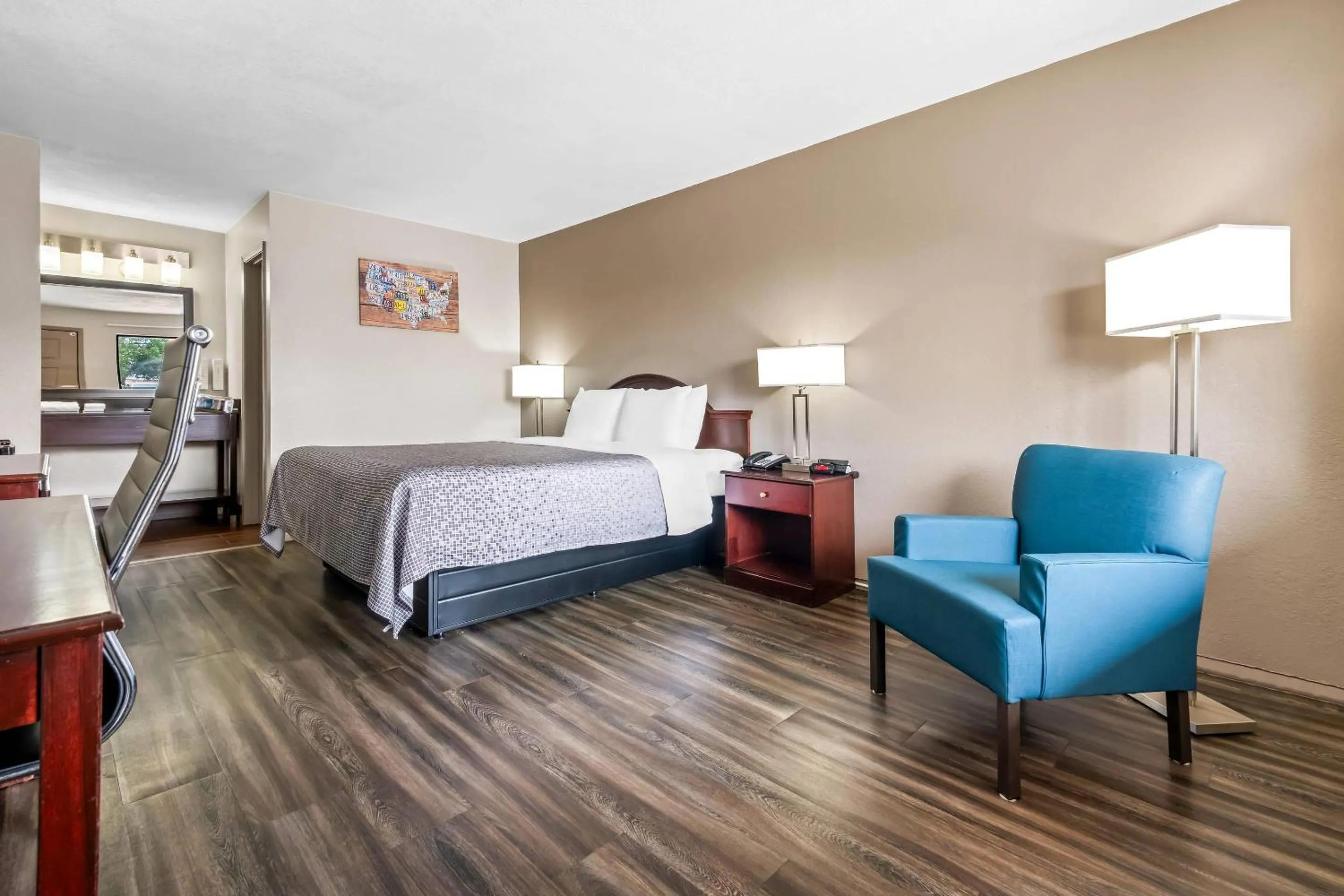 Bedroom, Bed in Econo Lodge Childress