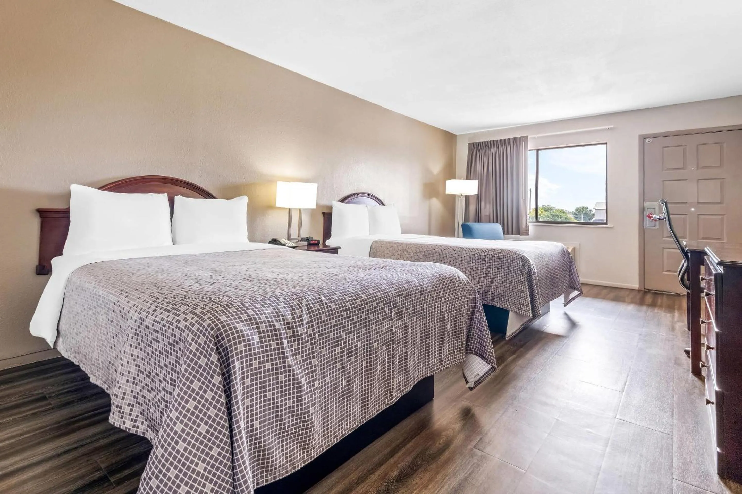 Bedroom, Bed in Econo Lodge Childress