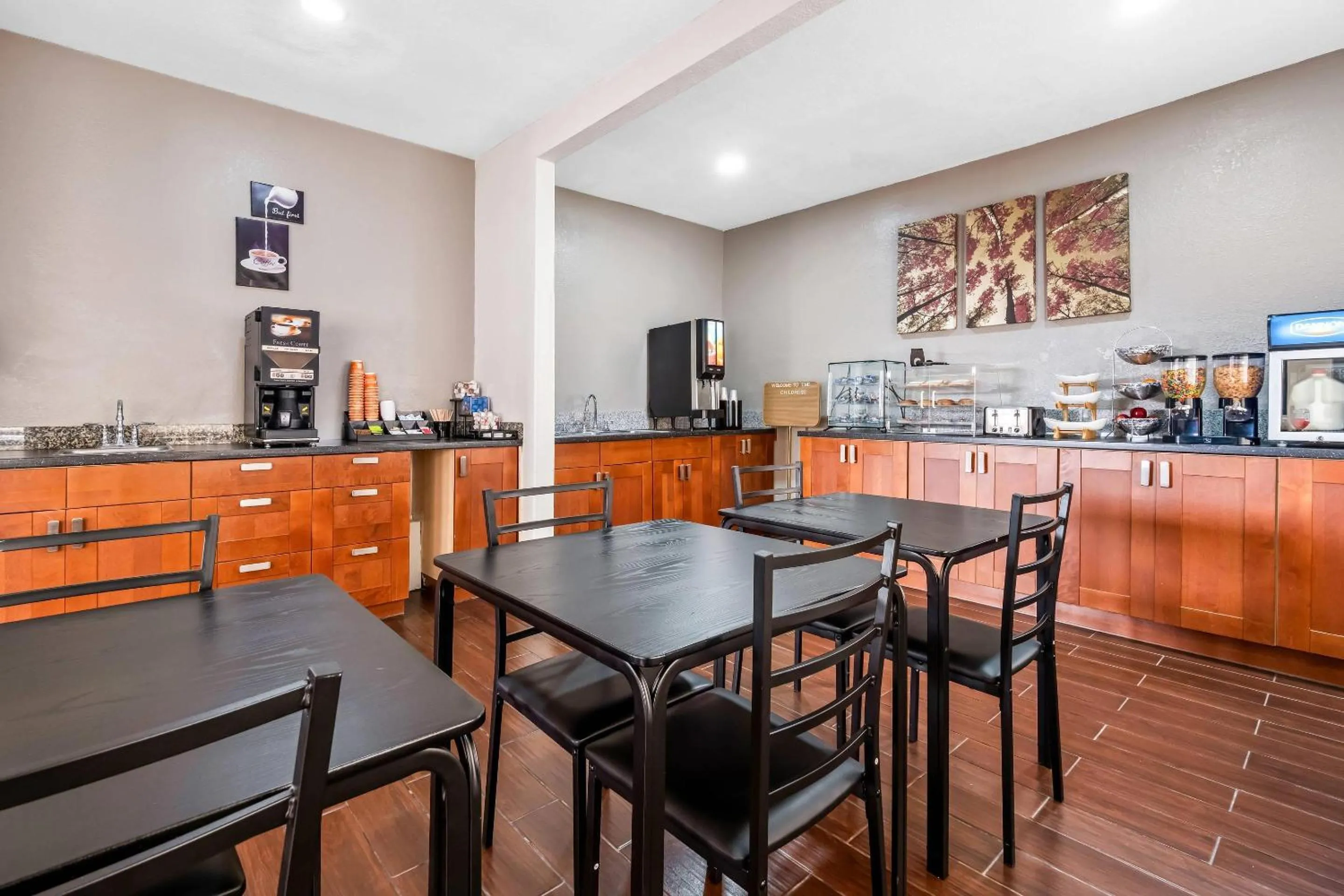 Breakfast in Econo Lodge Childress