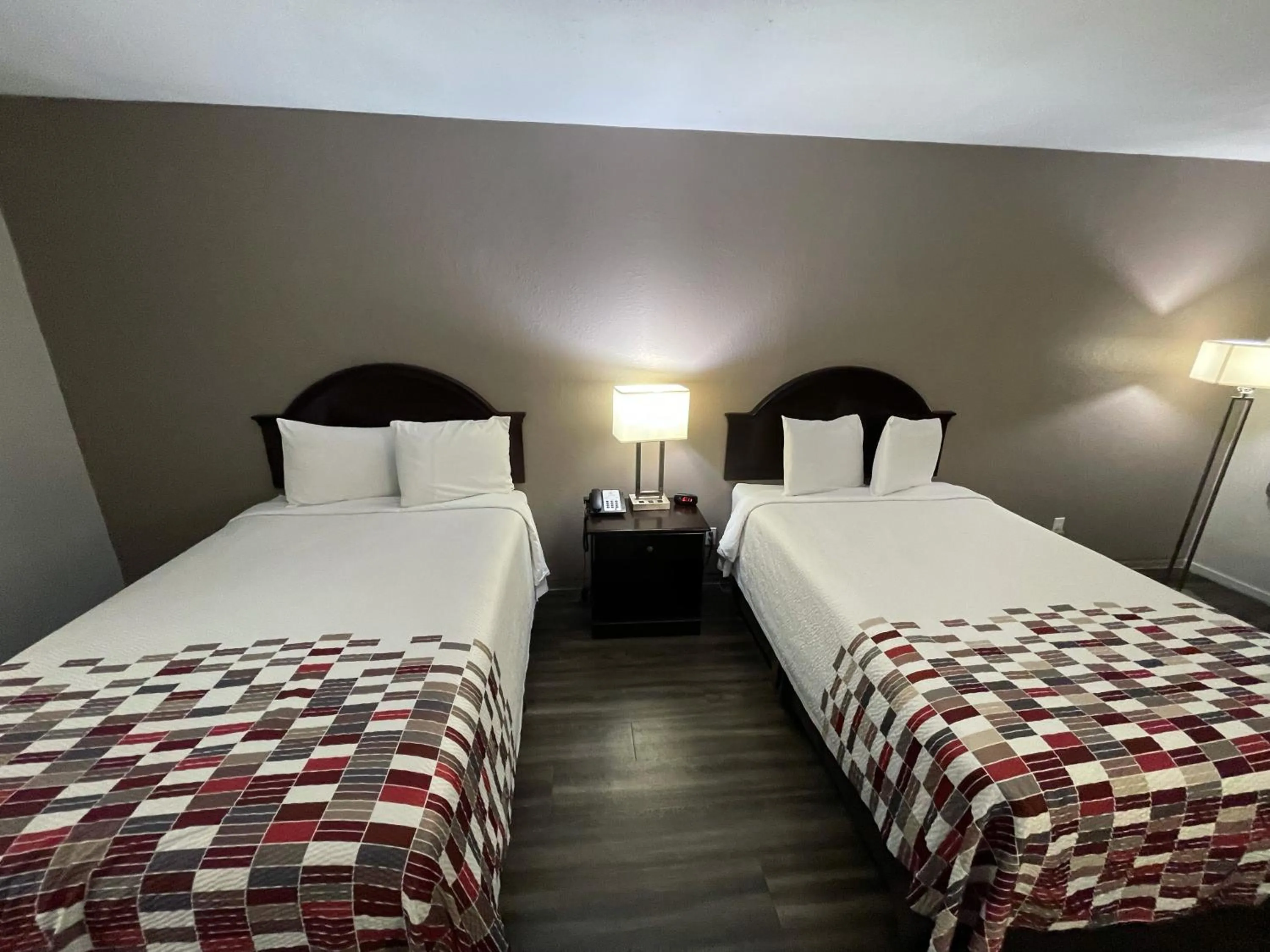 Bed in Red Roof Inn Childress