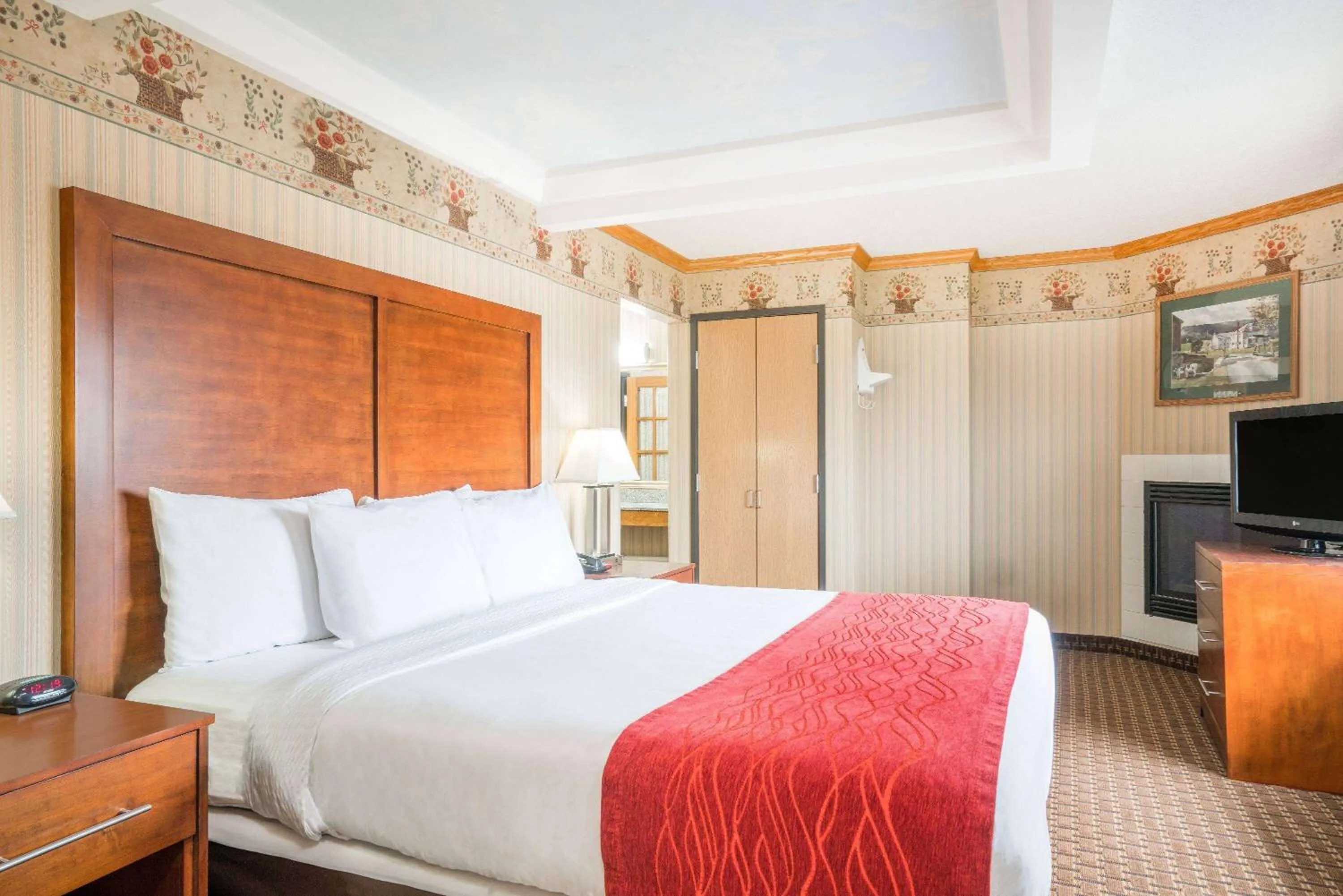 Photo of the whole room, Bed in Baymont by Wyndham Kasson Rochester Area