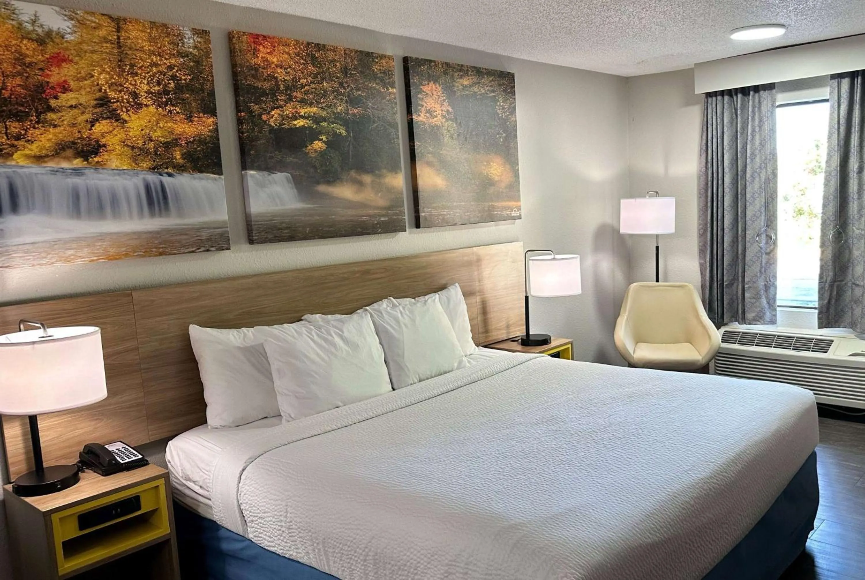Photo of the whole room, Bed in Days Inn by Wyndham Columbia NE Fort Jackson