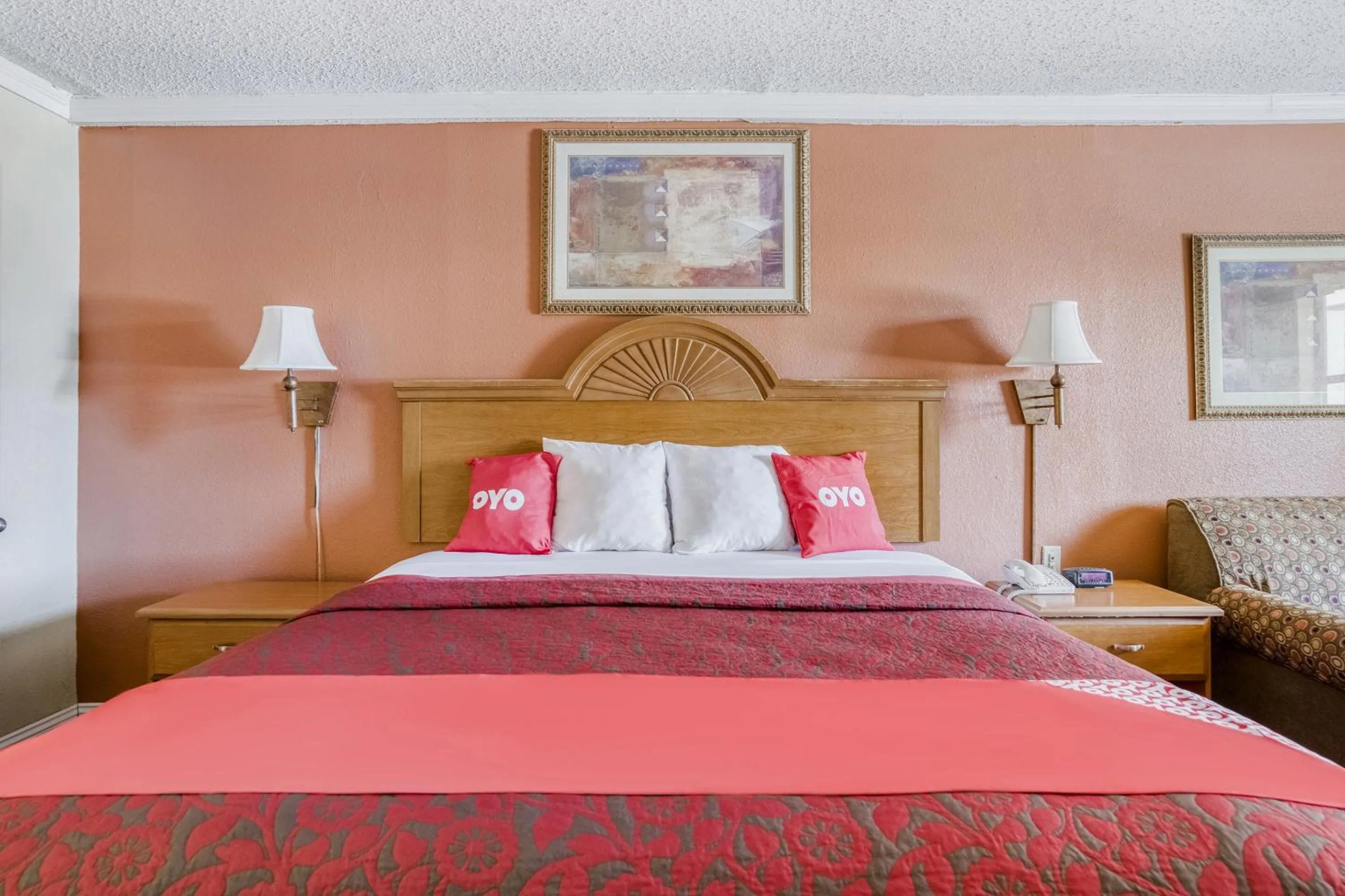 Bedroom in OYO Hotel Pineville LA Hwy 165