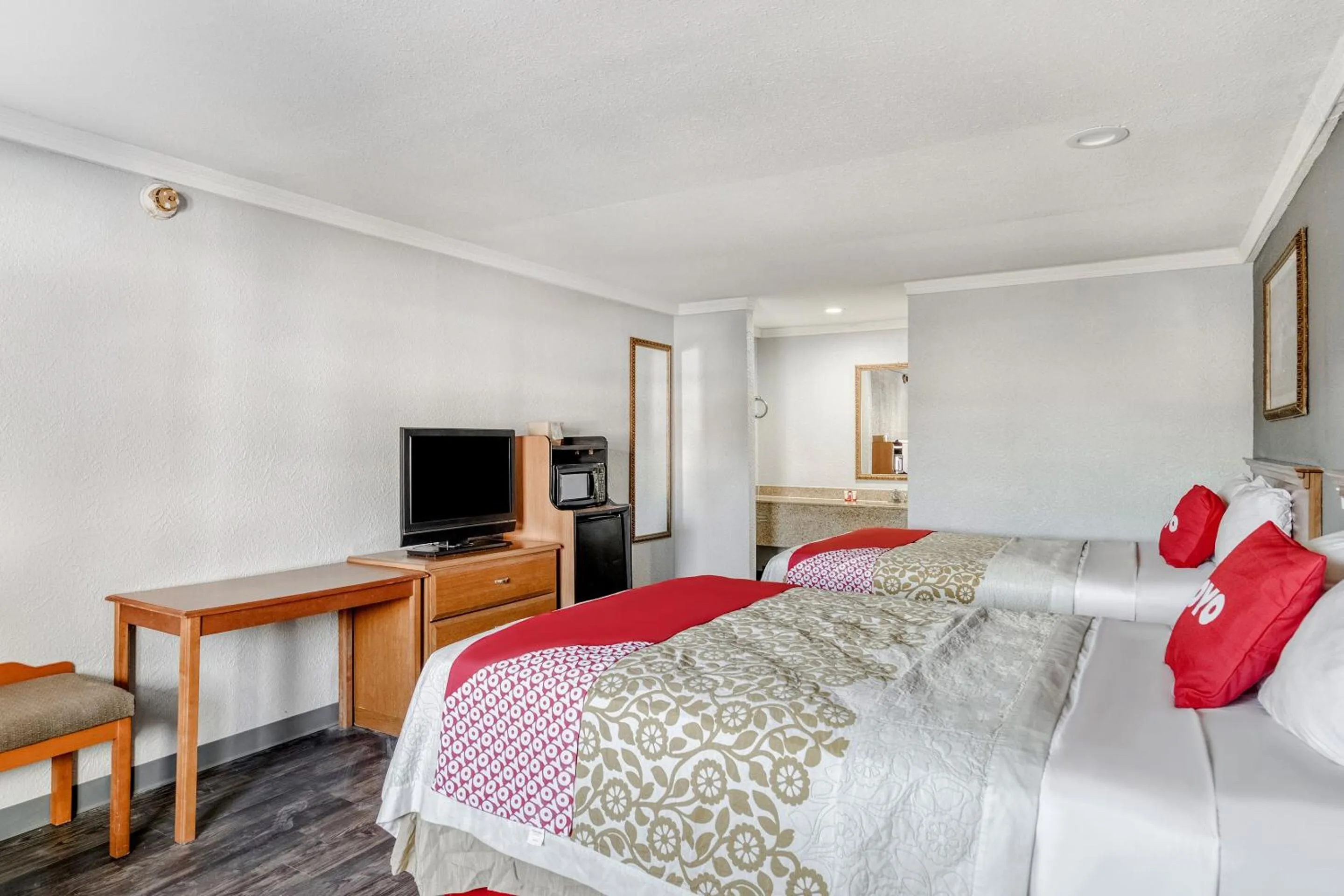 Bedroom in OYO Hotel Pineville LA Hwy 165