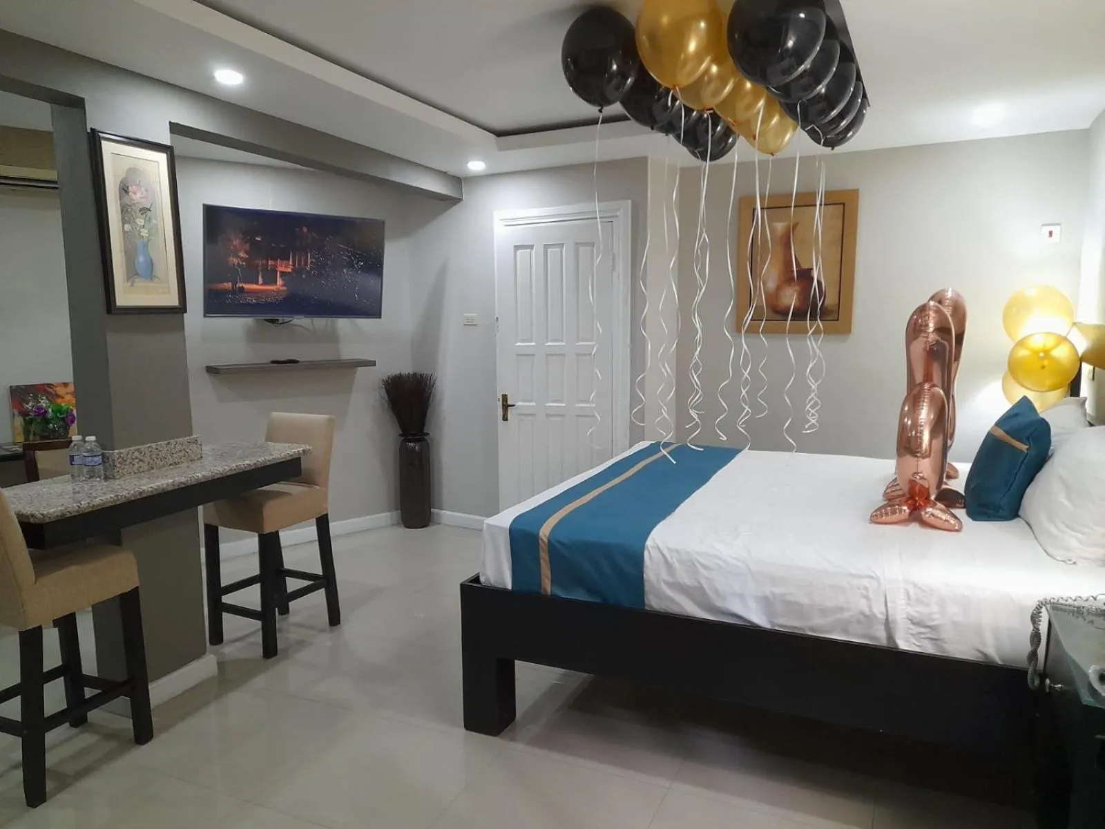 Bed in Christar Villas Hotel