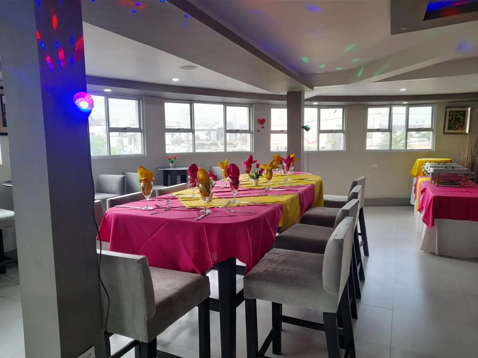 Restaurant/places to eat in Christar Villas Hotel