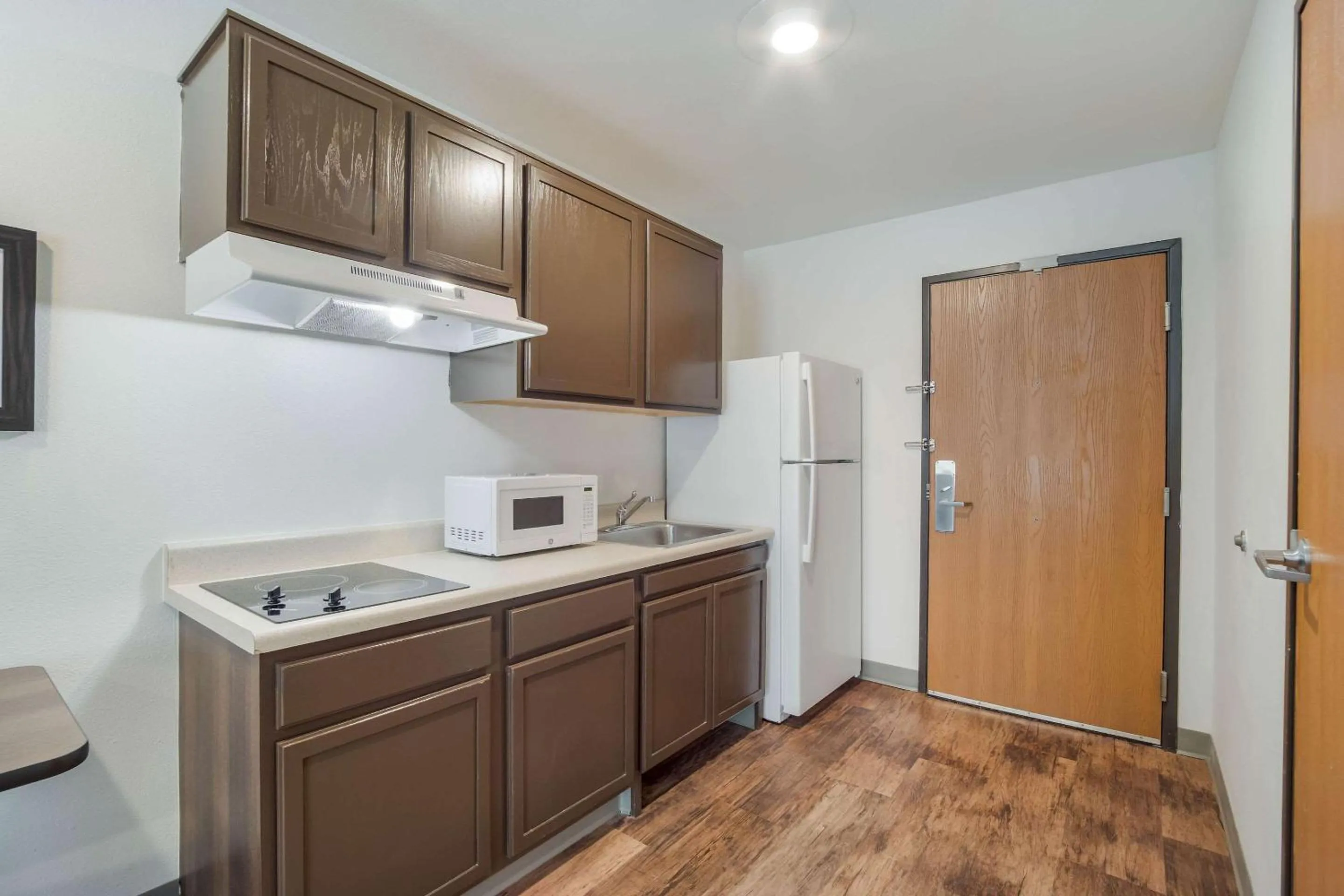 Photo of the whole room in WoodSpring Suites | North Charleston Airport I-526