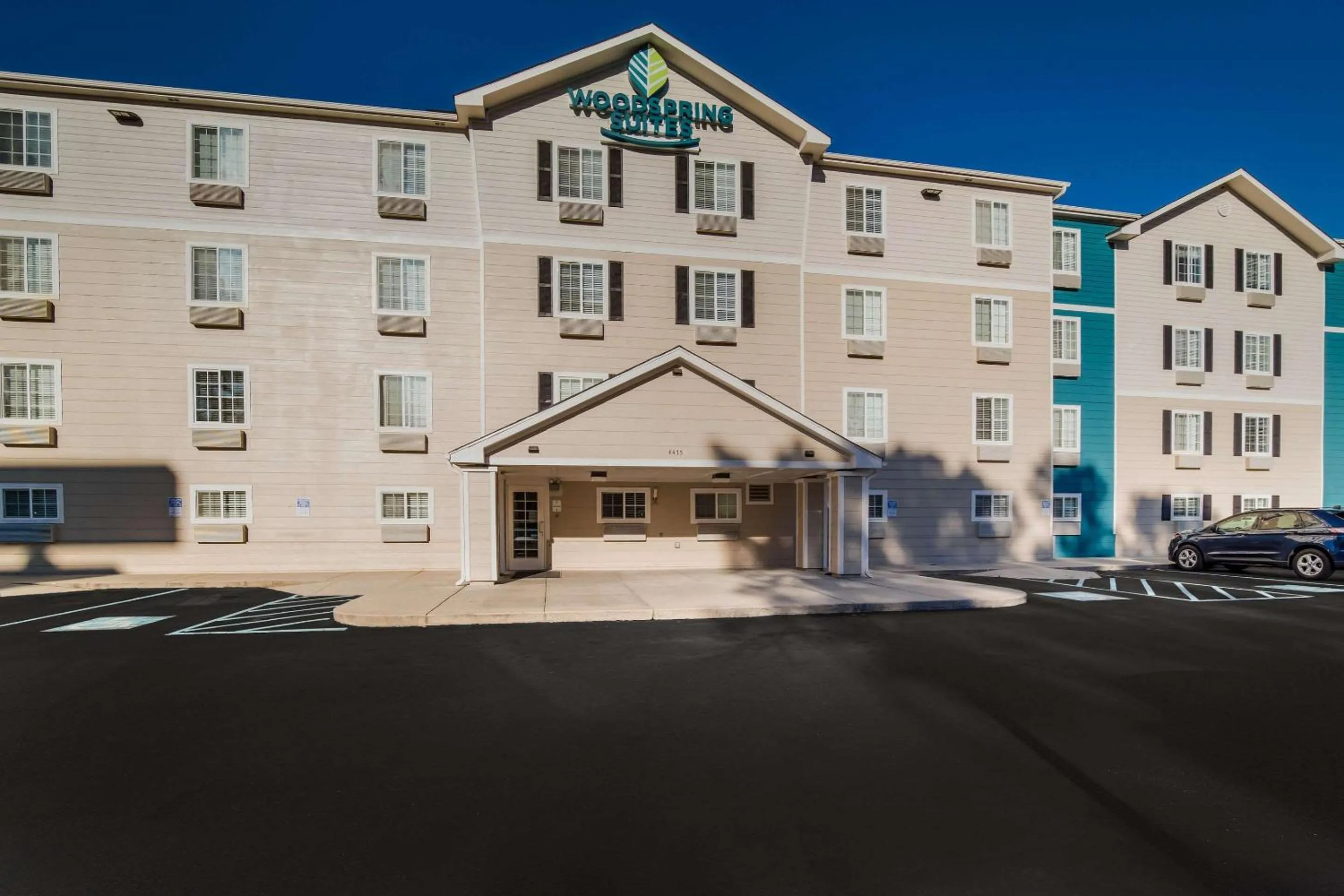 Property building in WoodSpring Suites | North Charleston Airport I-526