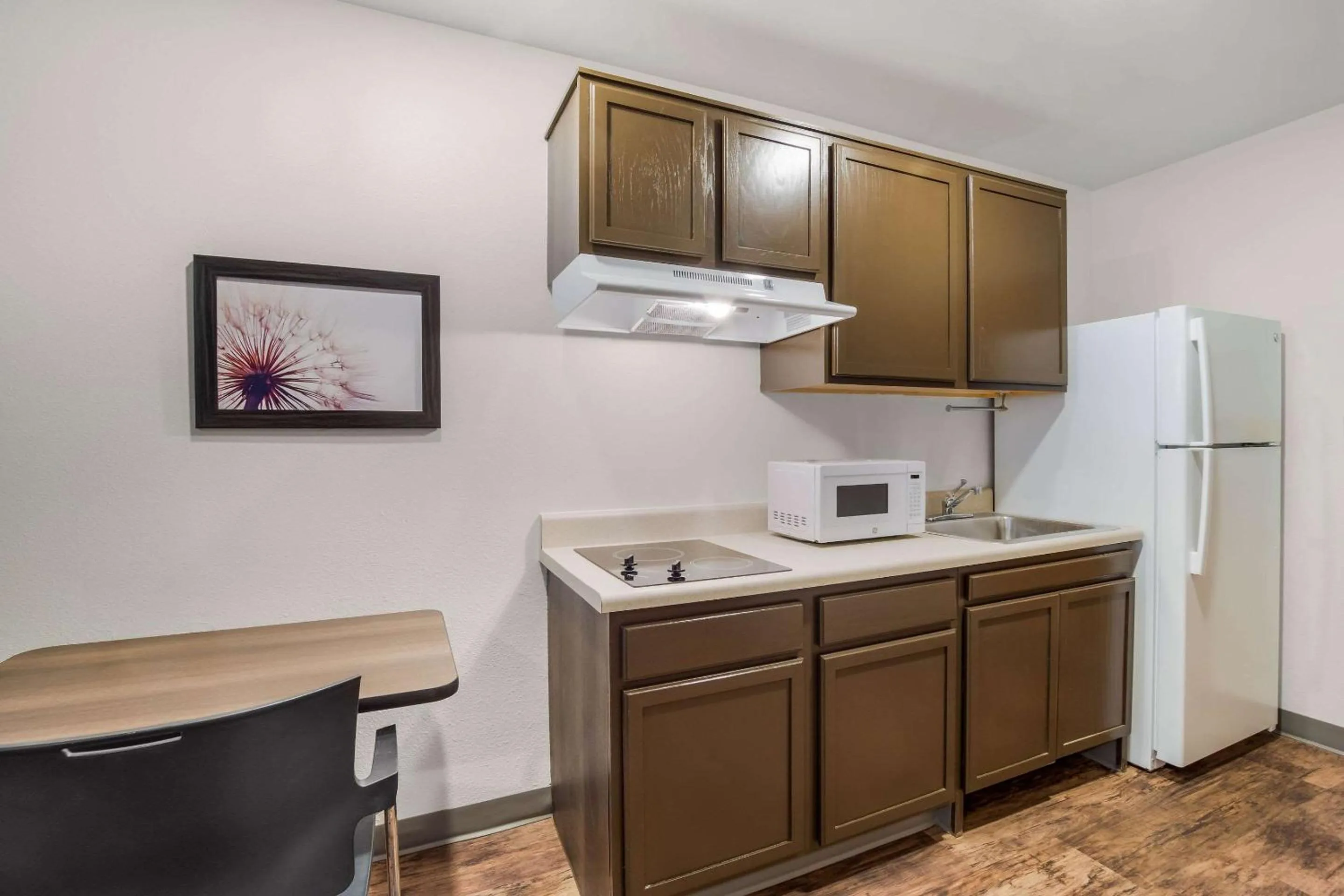 Photo of the whole room in WoodSpring Suites | North Charleston Airport I-526