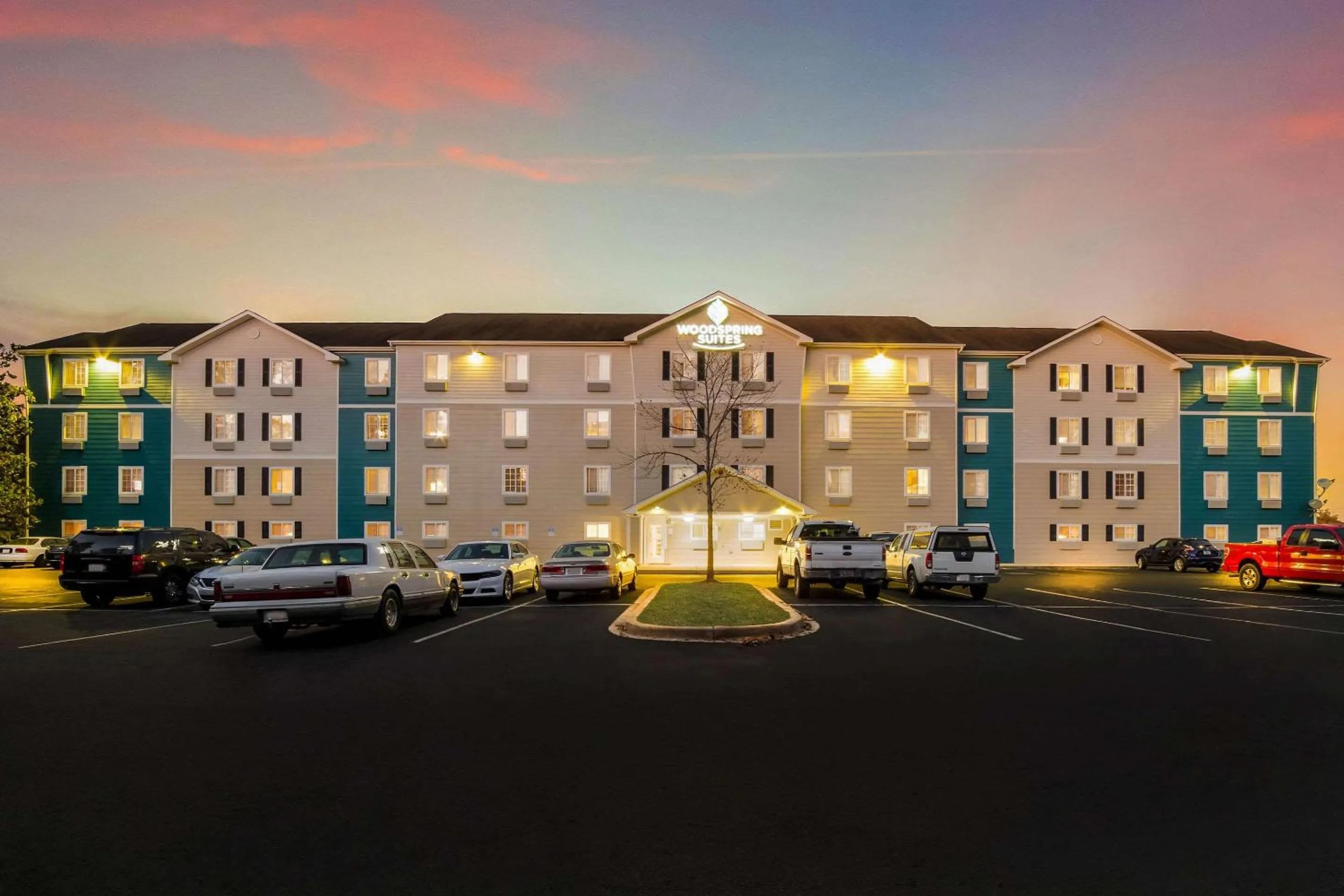 Property building in WoodSpring Suites | North Charleston Airport I-526