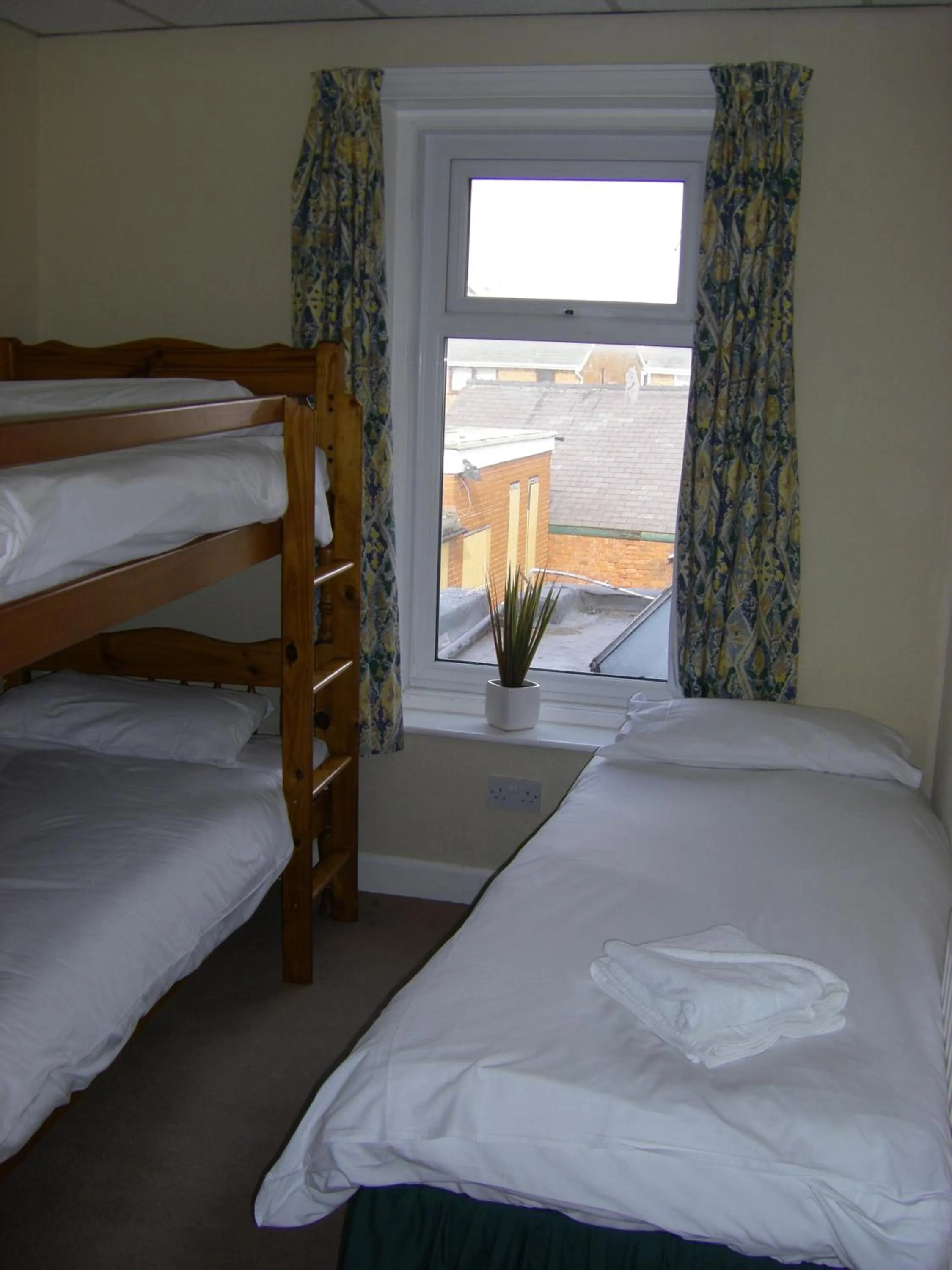 Bed in The Waldorf - Near Pleasure Beach & Sandcastle