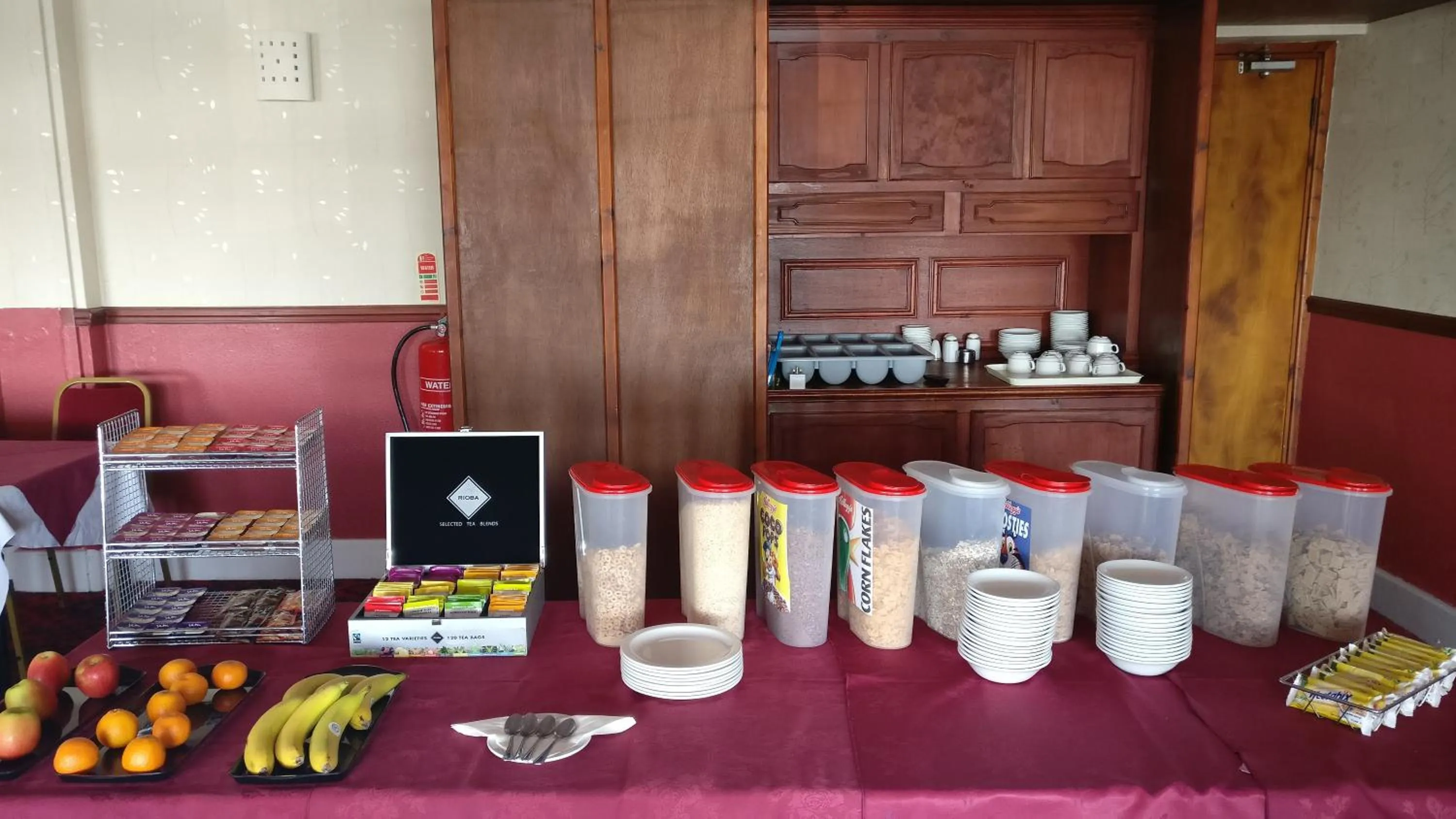 English/Irish breakfast in The Waldorf - Near Pleasure Beach & Sandcastle