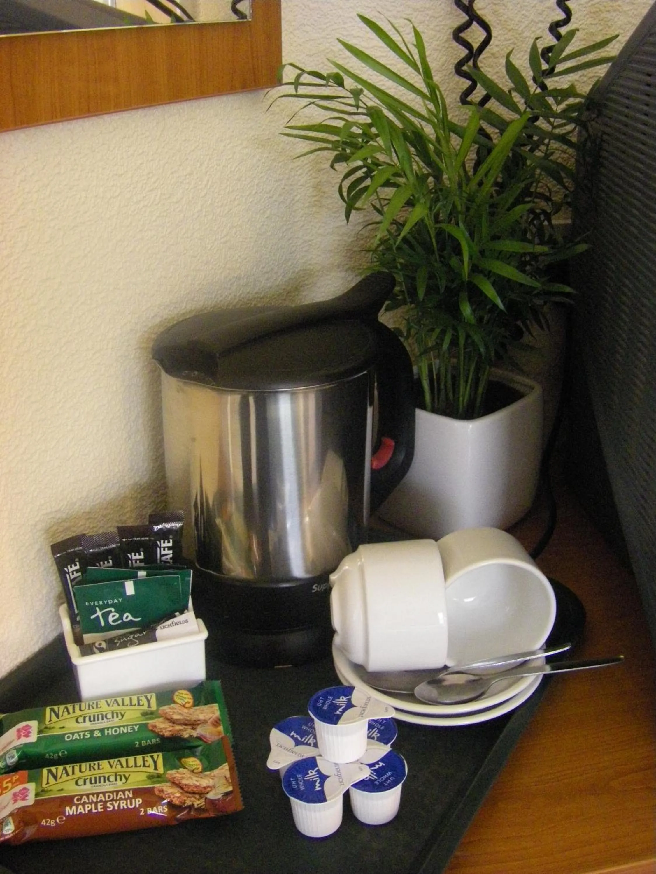 Coffee/tea facilities in The Waldorf - Near Pleasure Beach & Sandcastle