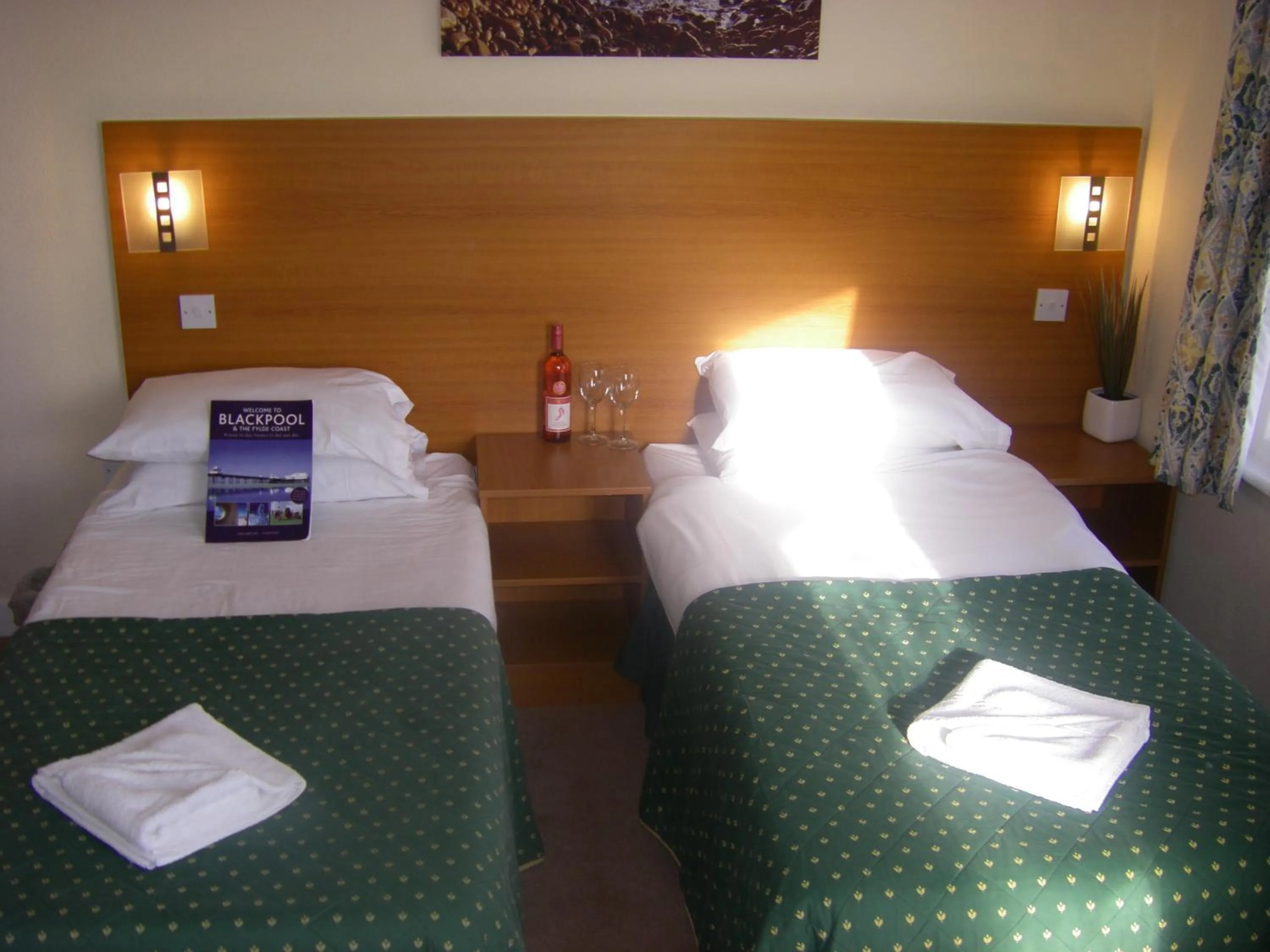 Bed in The Waldorf - Near Pleasure Beach & Sandcastle