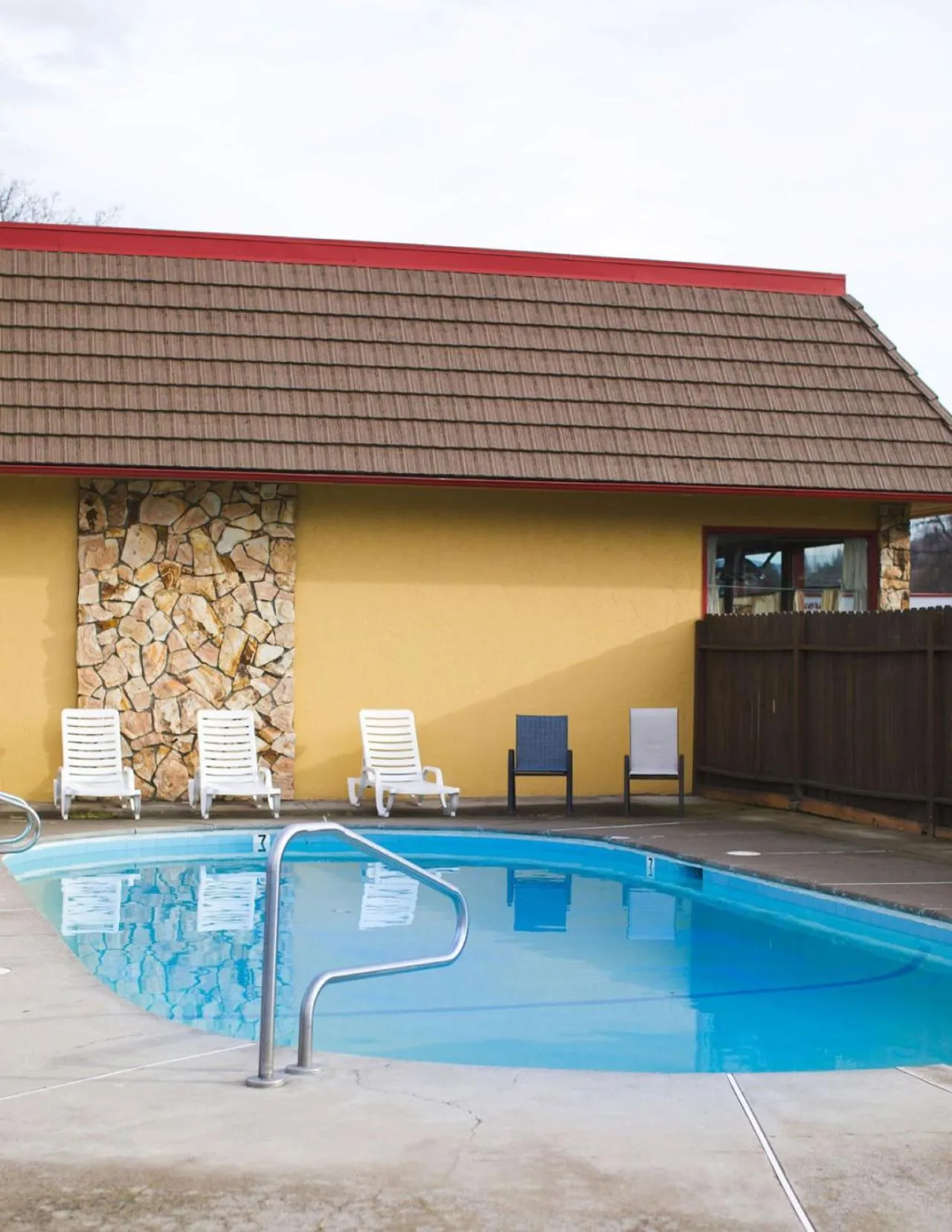 Pool view in Flagship Inn of Ashland