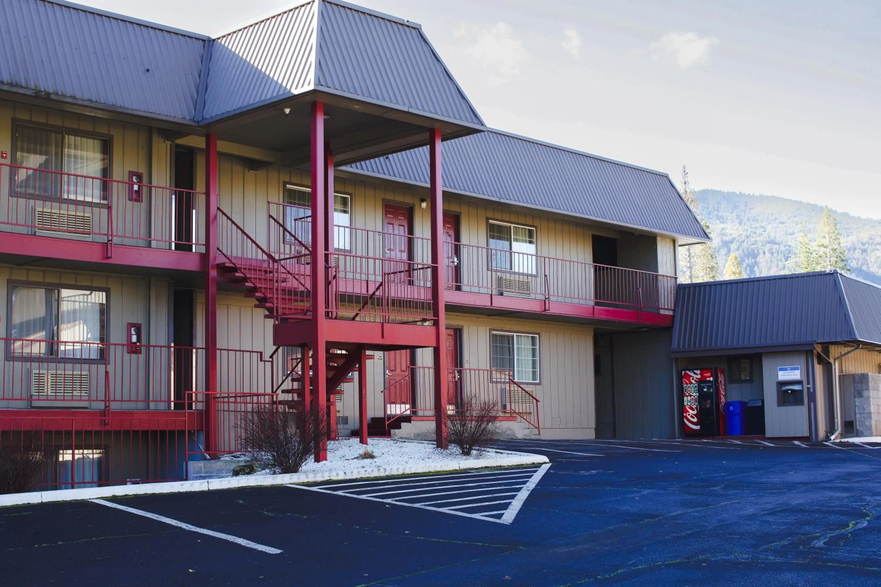 Property building in Flagship Inn of Ashland