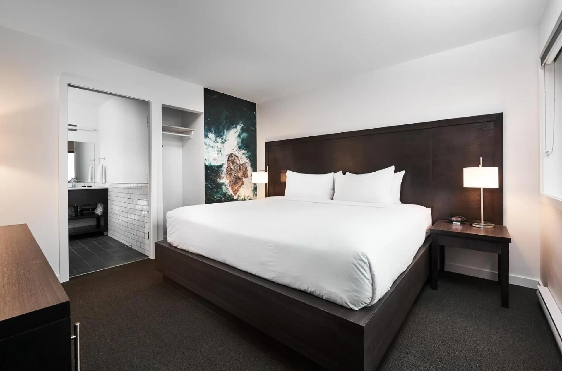 Bedroom, Bed in Tofino Resort + Marina