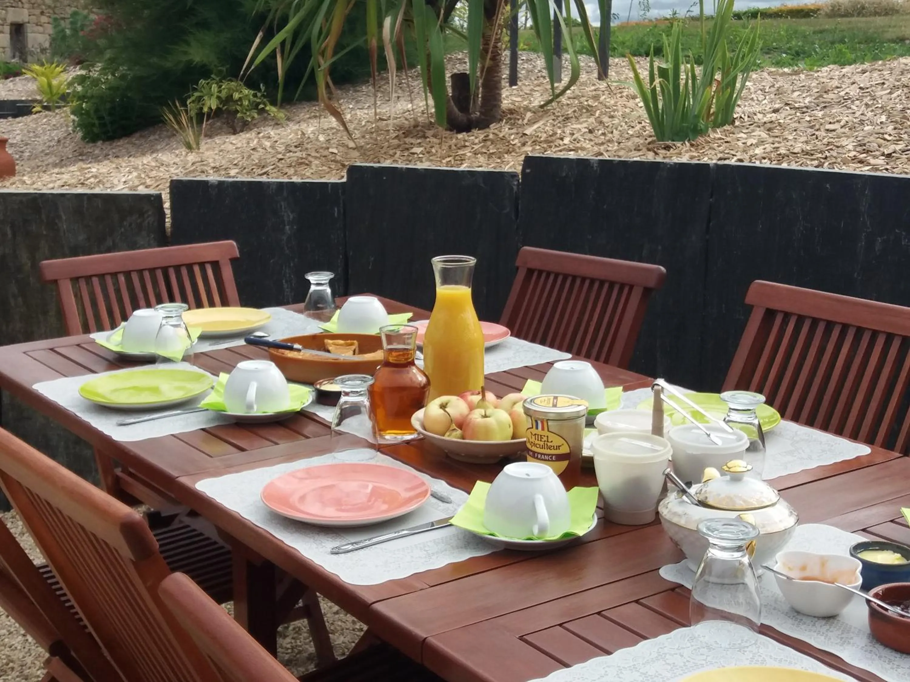 Summer in Chambres d'Hôtes La Rompardais