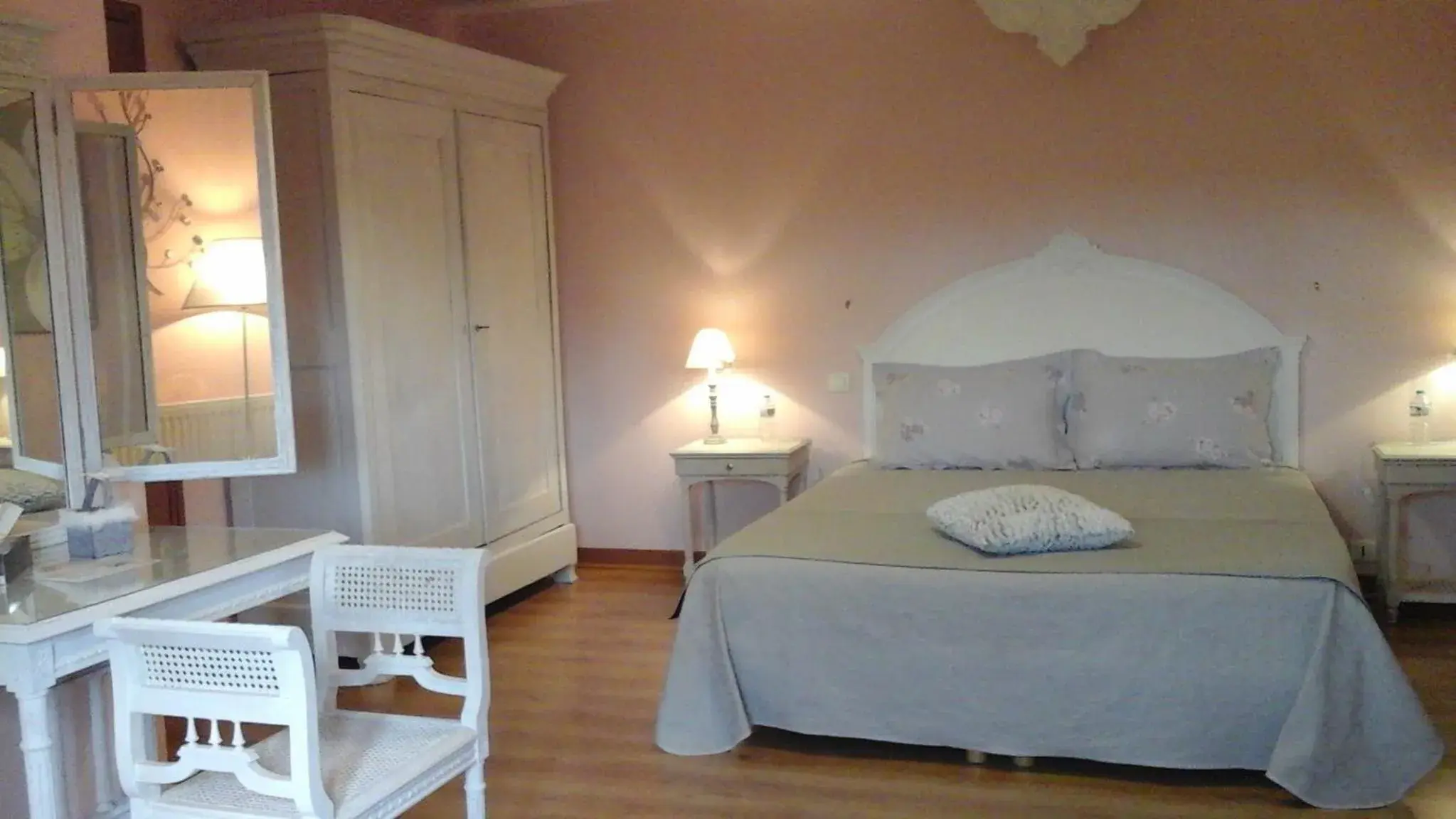 Family Room with Bath in Chambres d'Hôtes La Rompardais Family Room with Bath in Chambres d'Hôtes La Rompardais