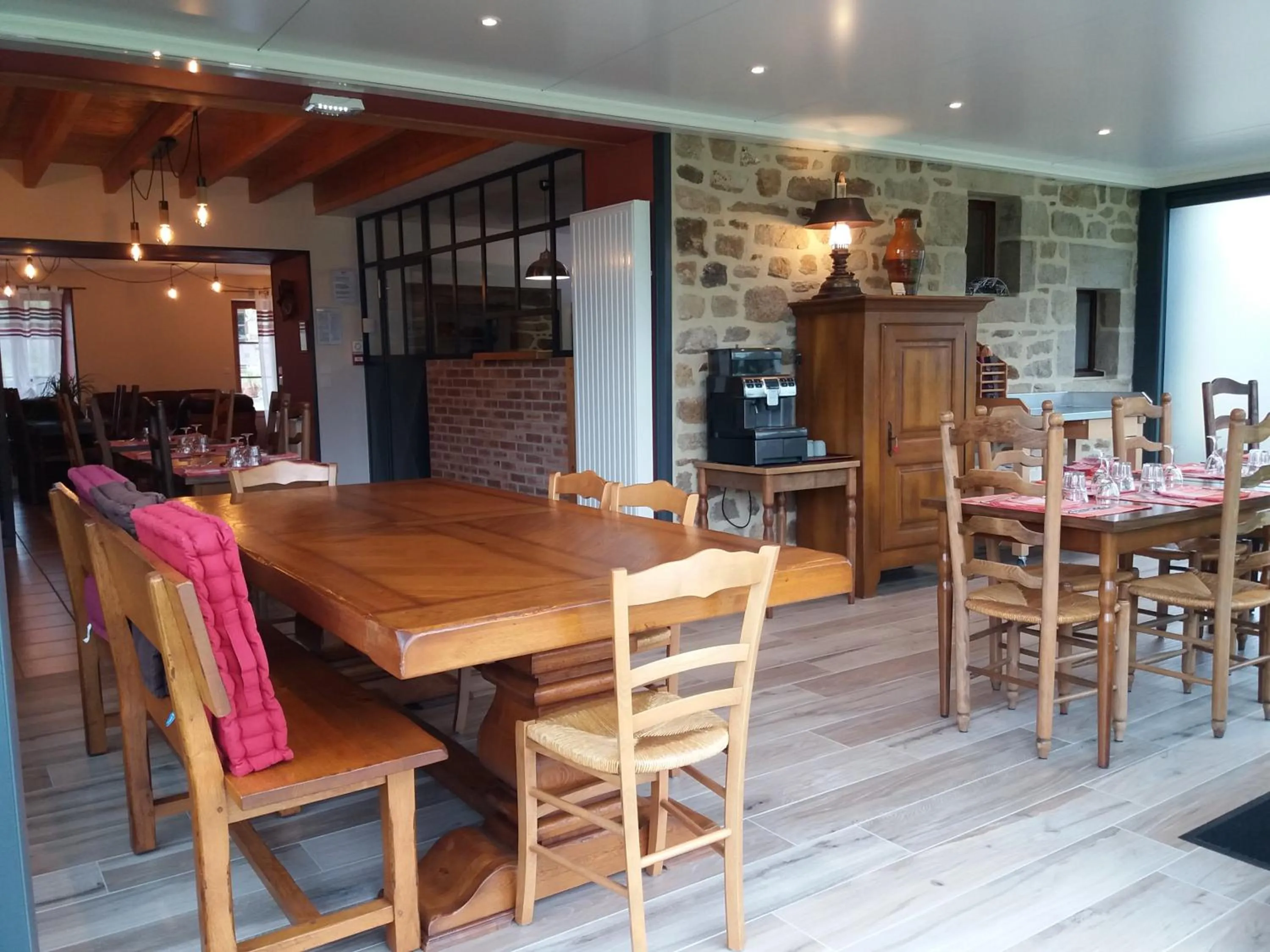 Restaurant/places to eat in Chambres d'Hôtes La Rompardais