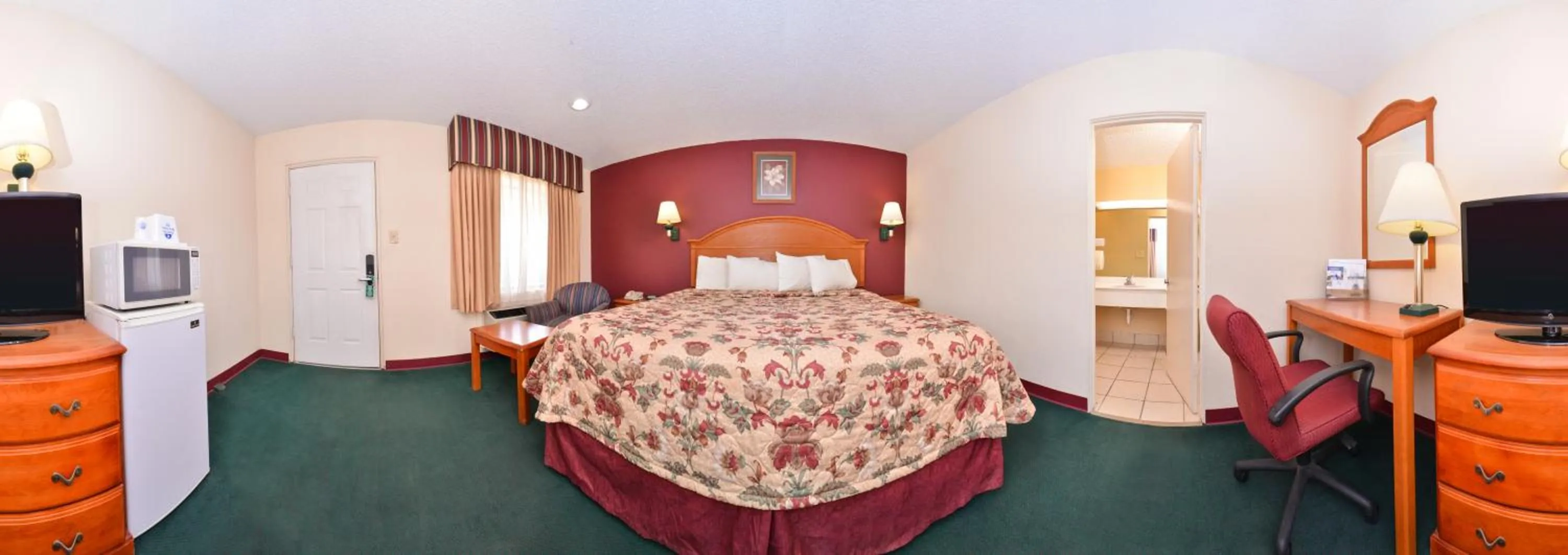 Decorative detail, Bed in Americas Best Value Inn Lubbock East