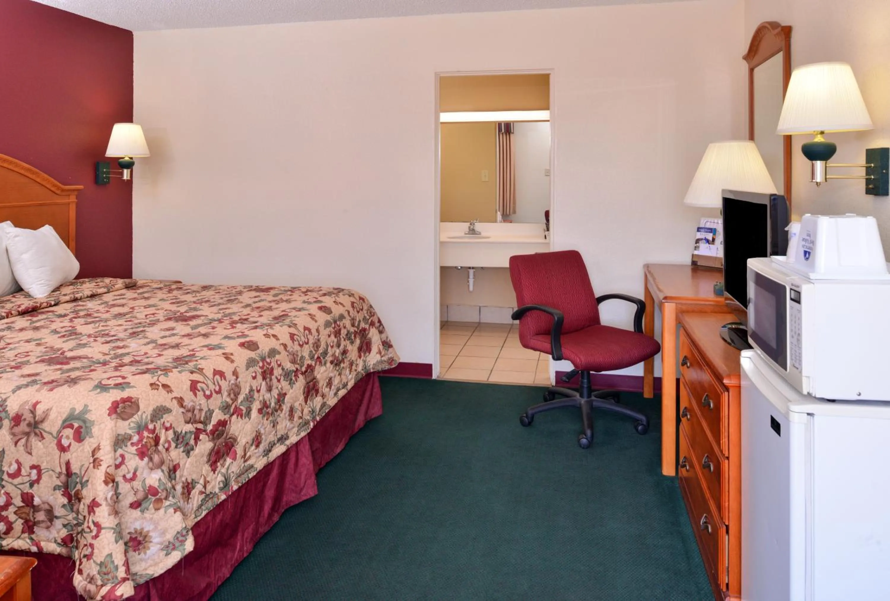 Bedroom, Bed in Americas Best Value Inn Lubbock East