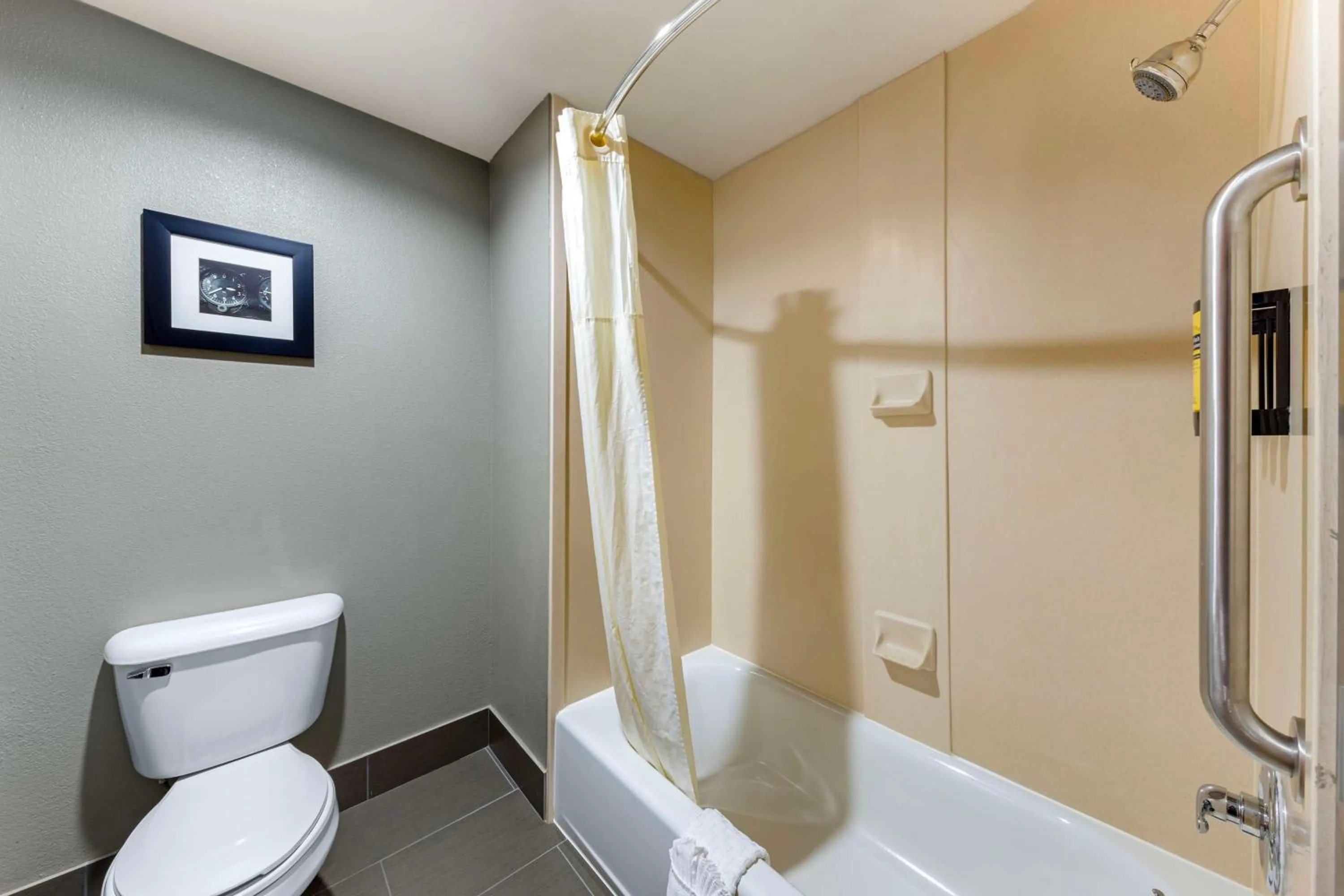 Bathroom in Best Western Plus Midwest City Inn & Suites