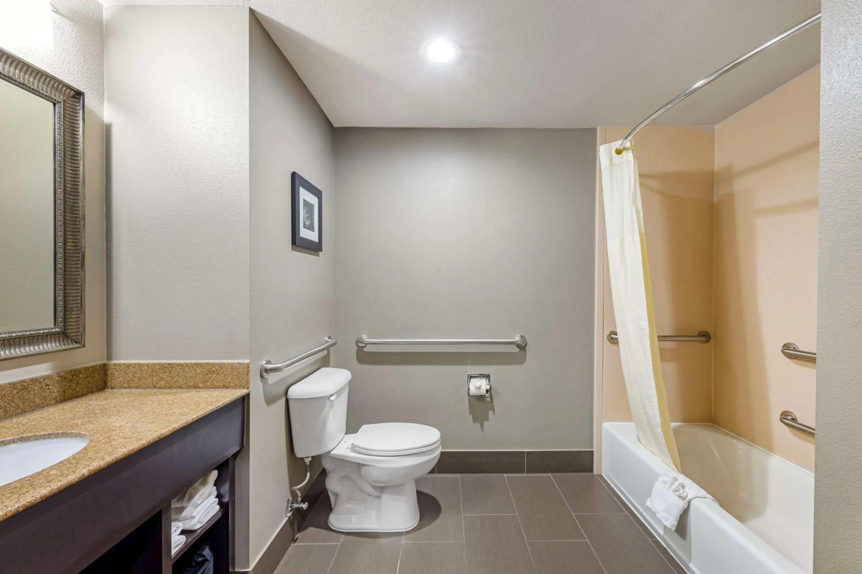 Bathroom in Best Western Plus Midwest City Inn & Suites