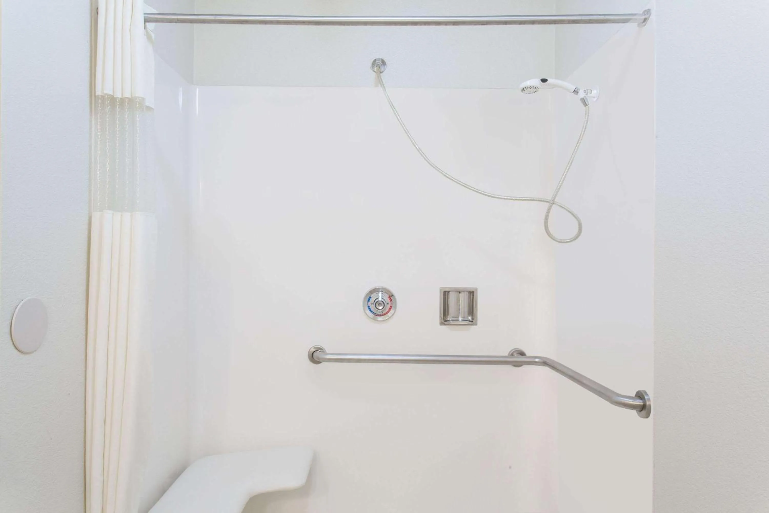 Bathroom in Upper Lake Inn & Suites