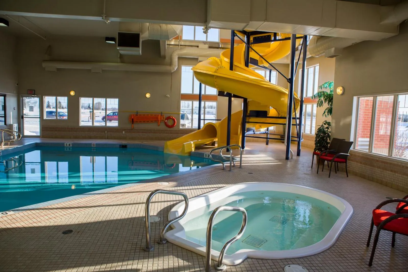 Hot Tub, Swimming Pool in Peavine Inn & Suites