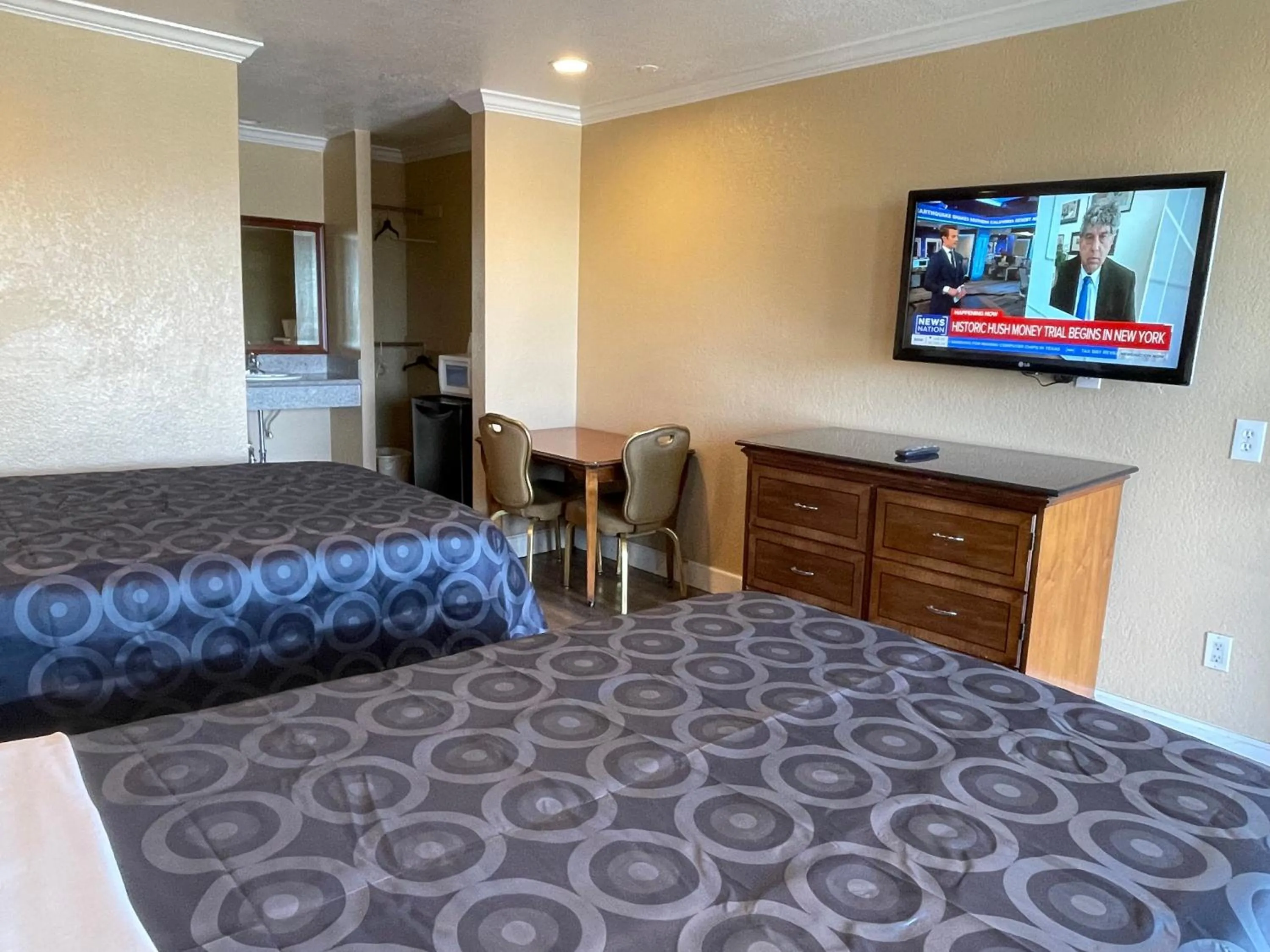 Bedroom, Bed in Arlington Inn