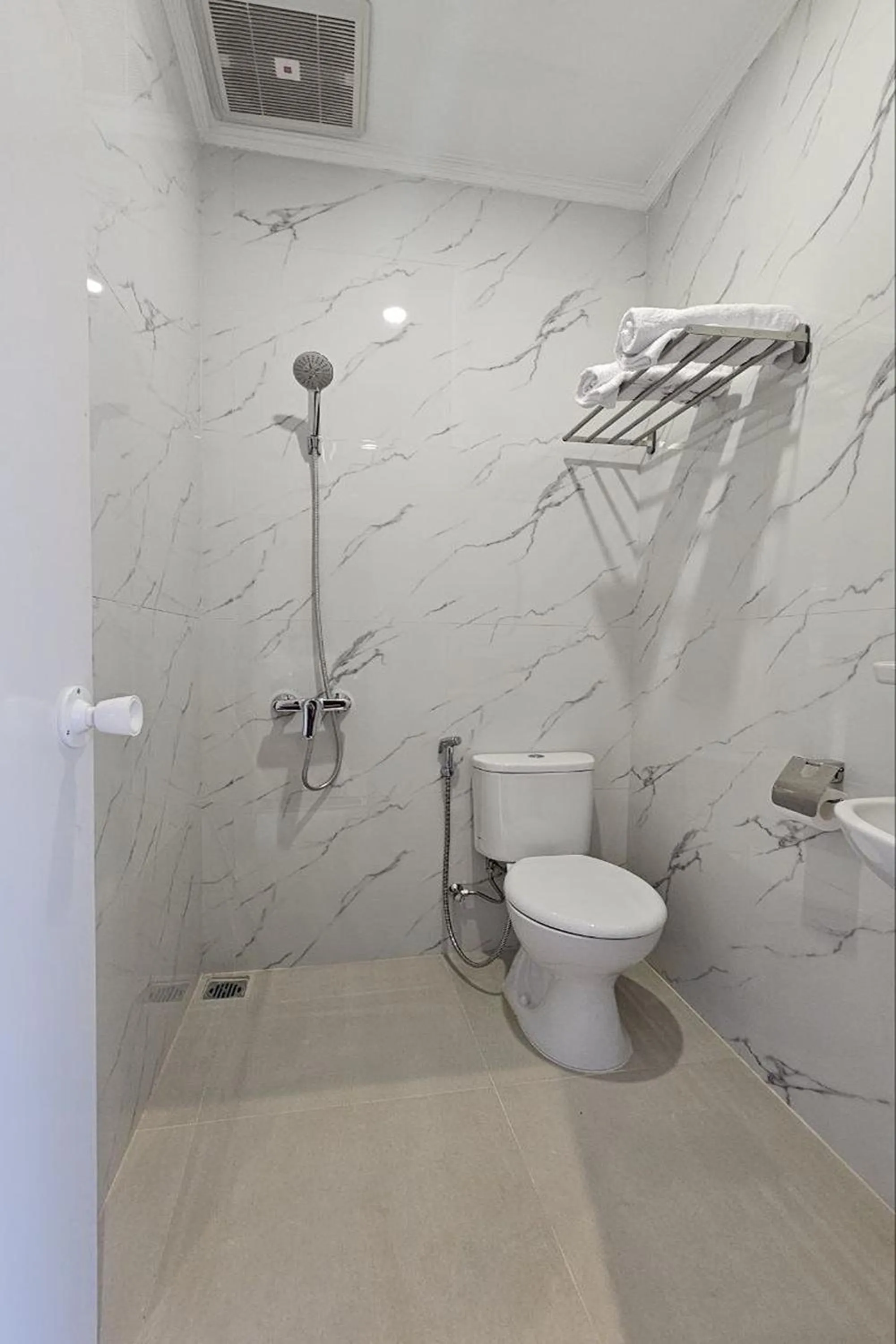 Shower in Hotel Bugis Asri