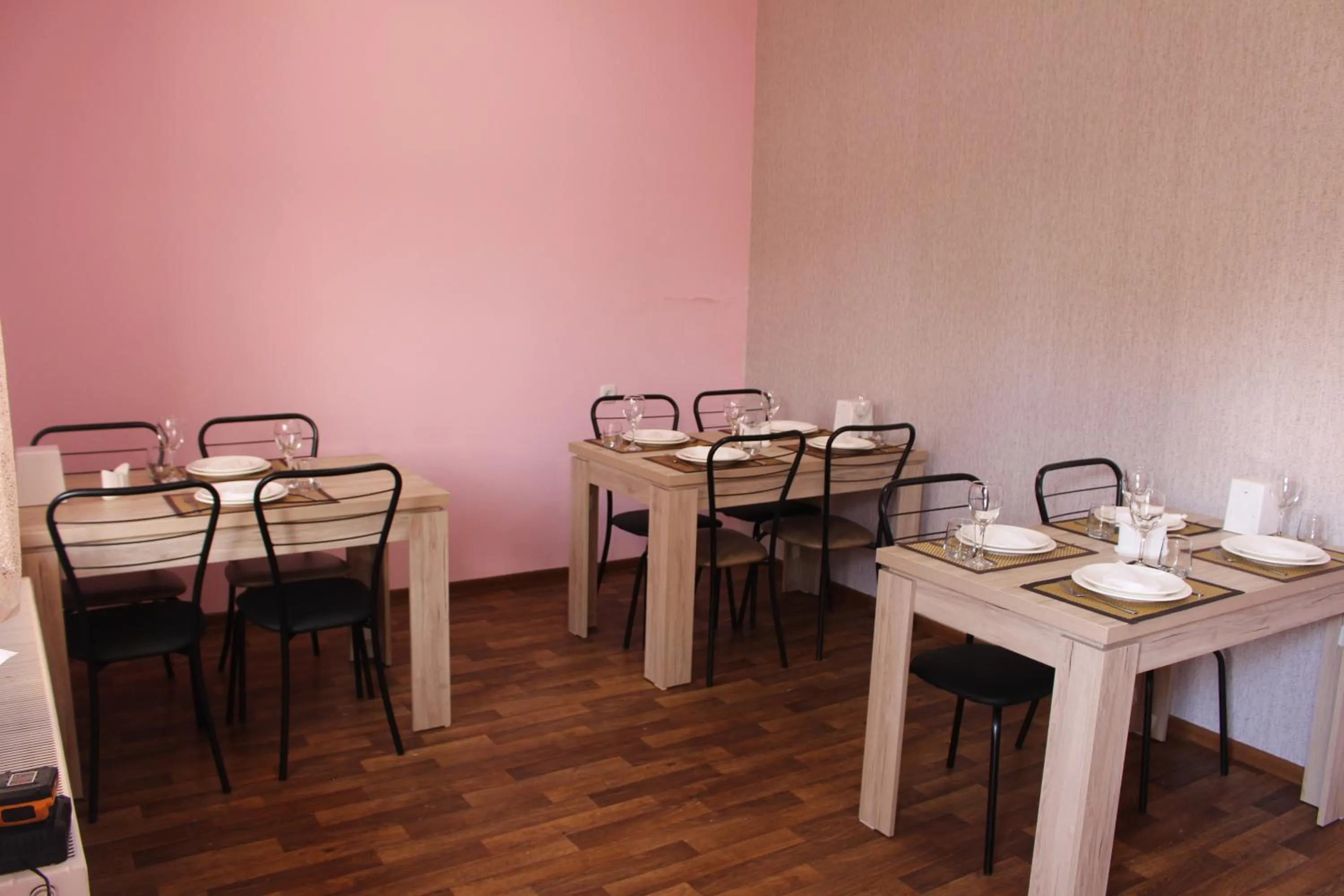 Restaurant/places to eat in Hotel Rabati