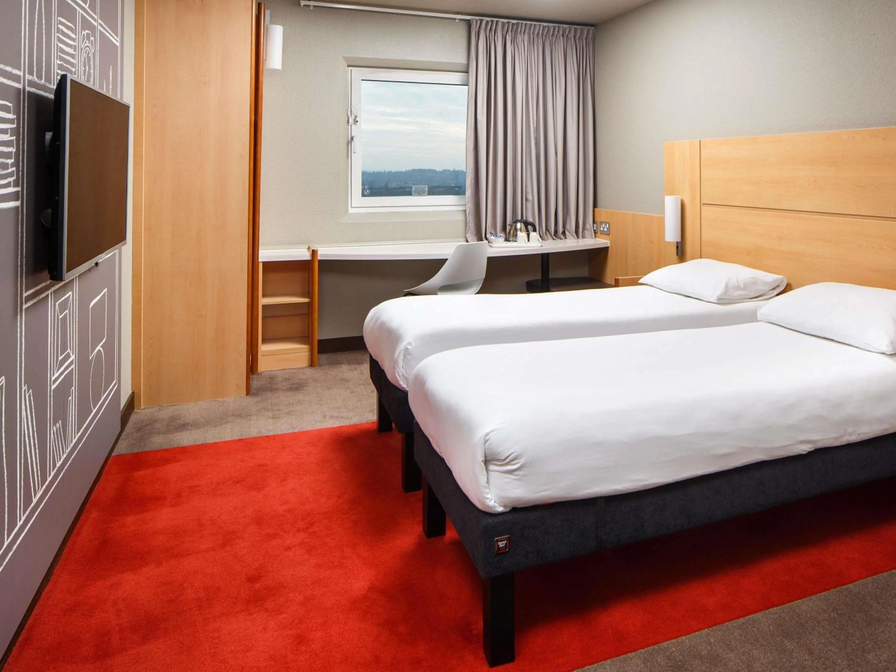 Bedroom in ibis London Wembley