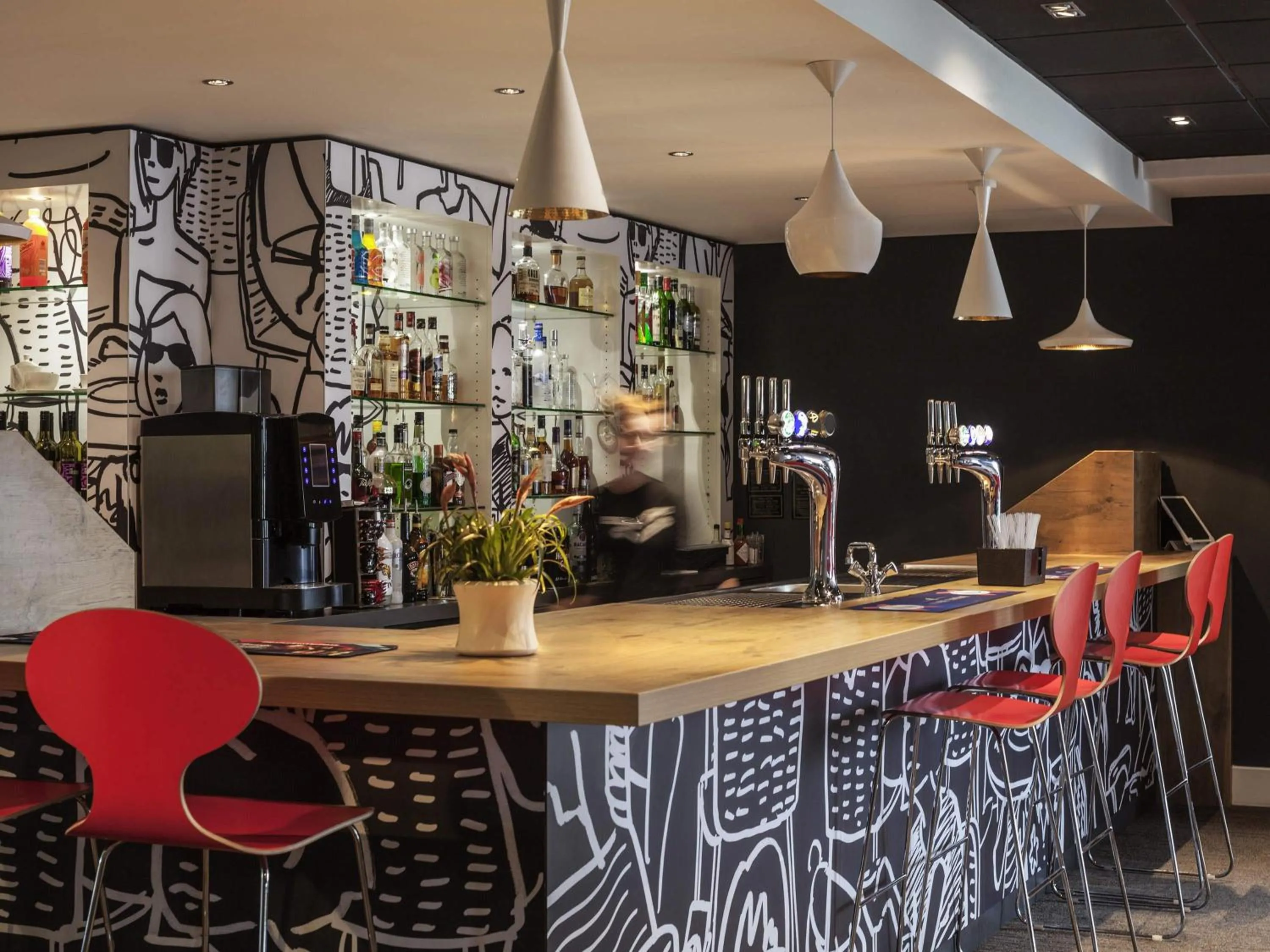 Lounge or bar in ibis London Wembley