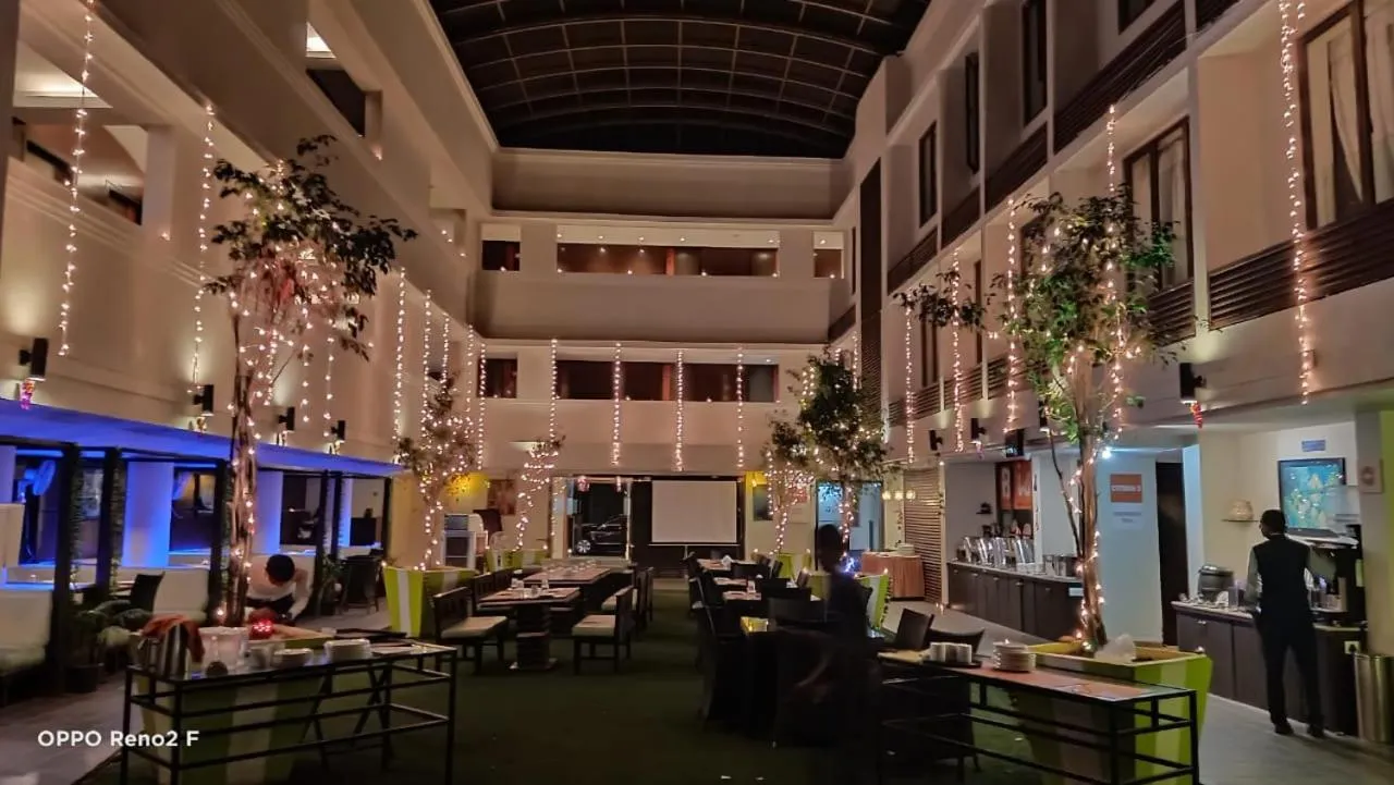 Restaurant/places to eat in Citrus Hotel Lonavala