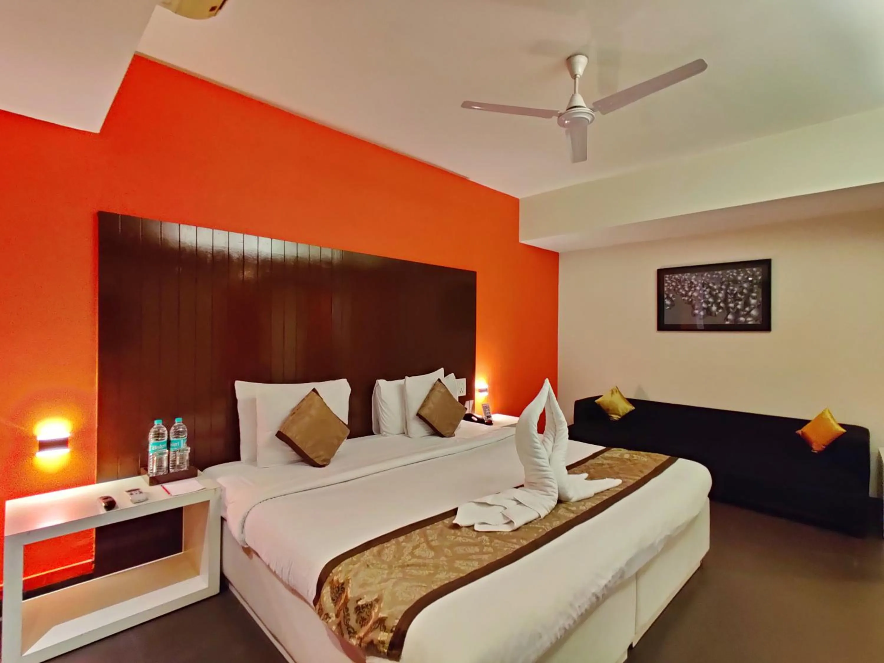 Bed in Citrus Hotel Lonavala