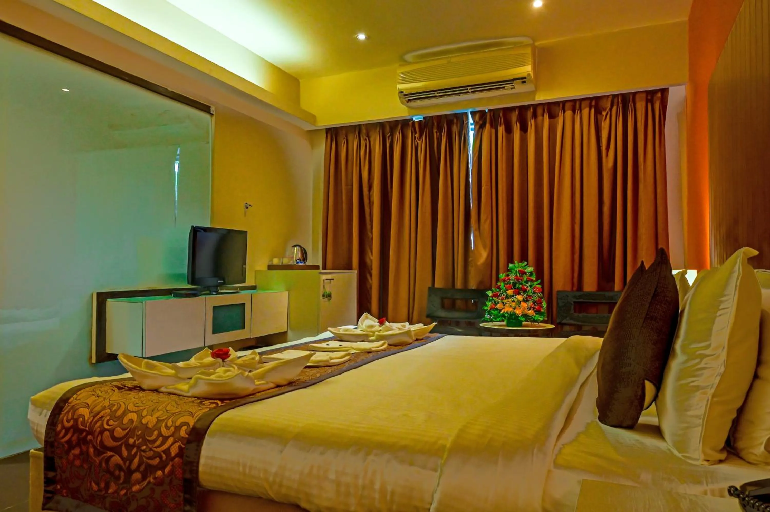 Bed in Citrus Hotel Lonavala