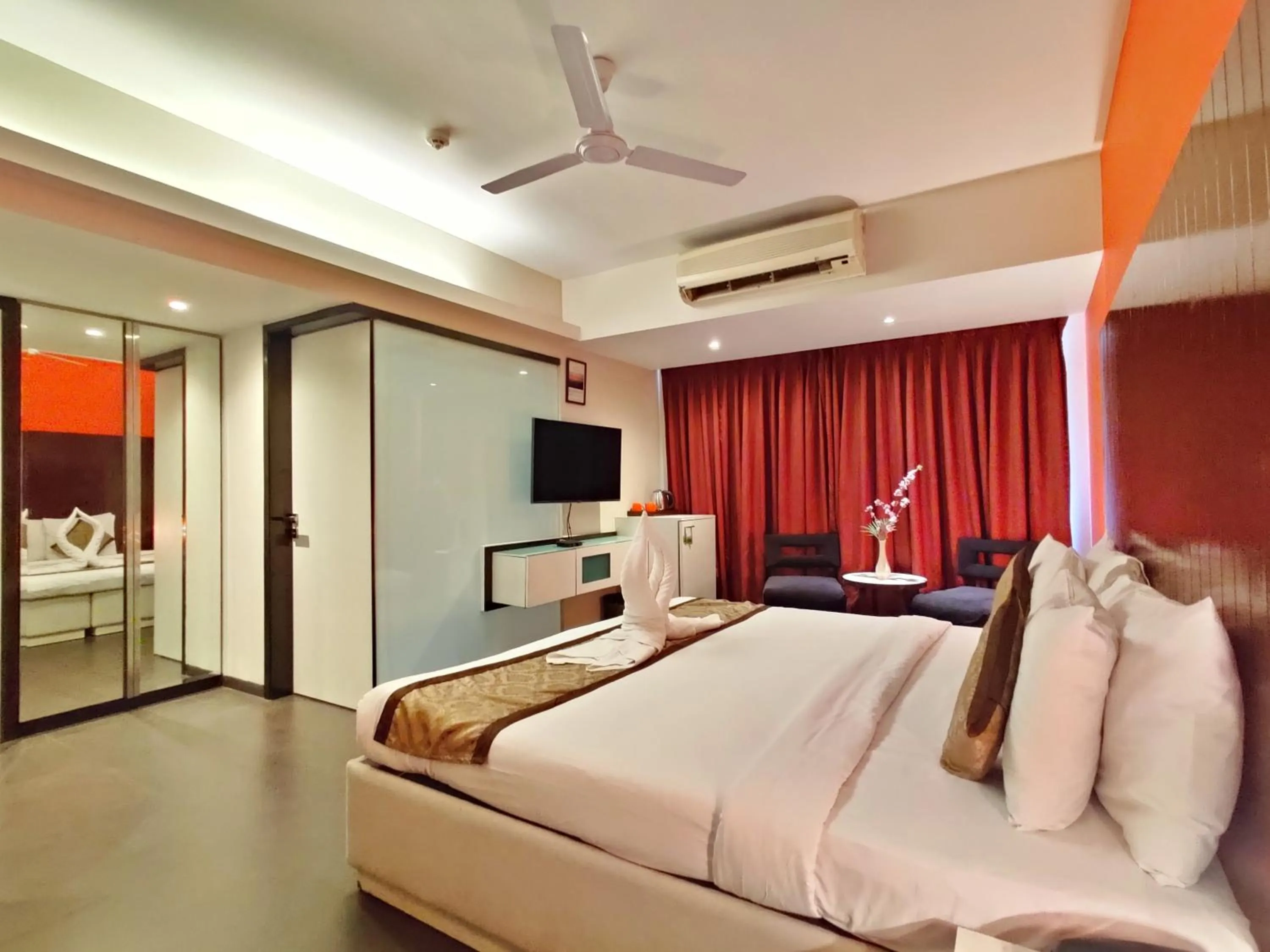 Bed in Citrus Hotel Lonavala