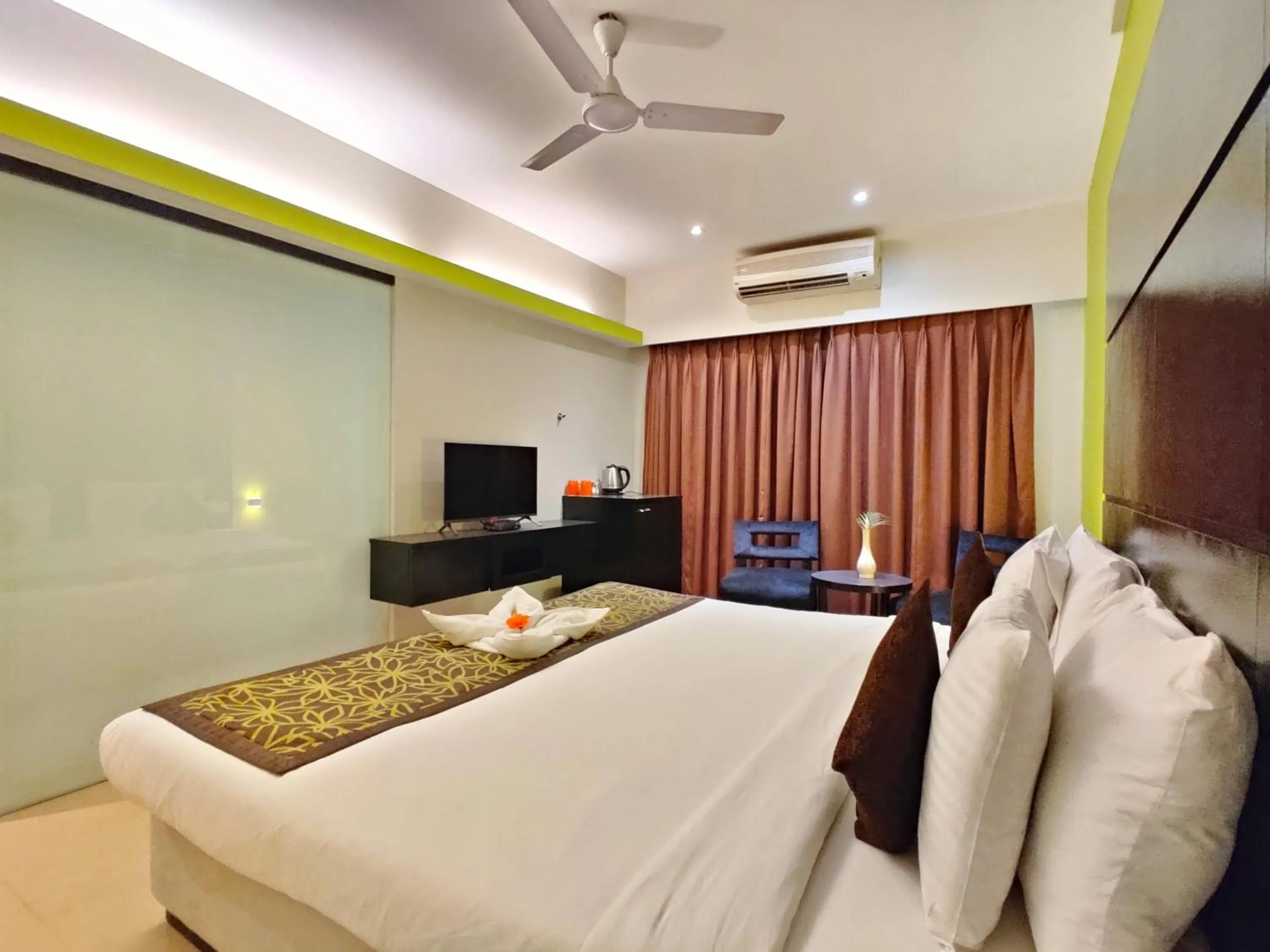 Bed in Citrus Hotel Lonavala