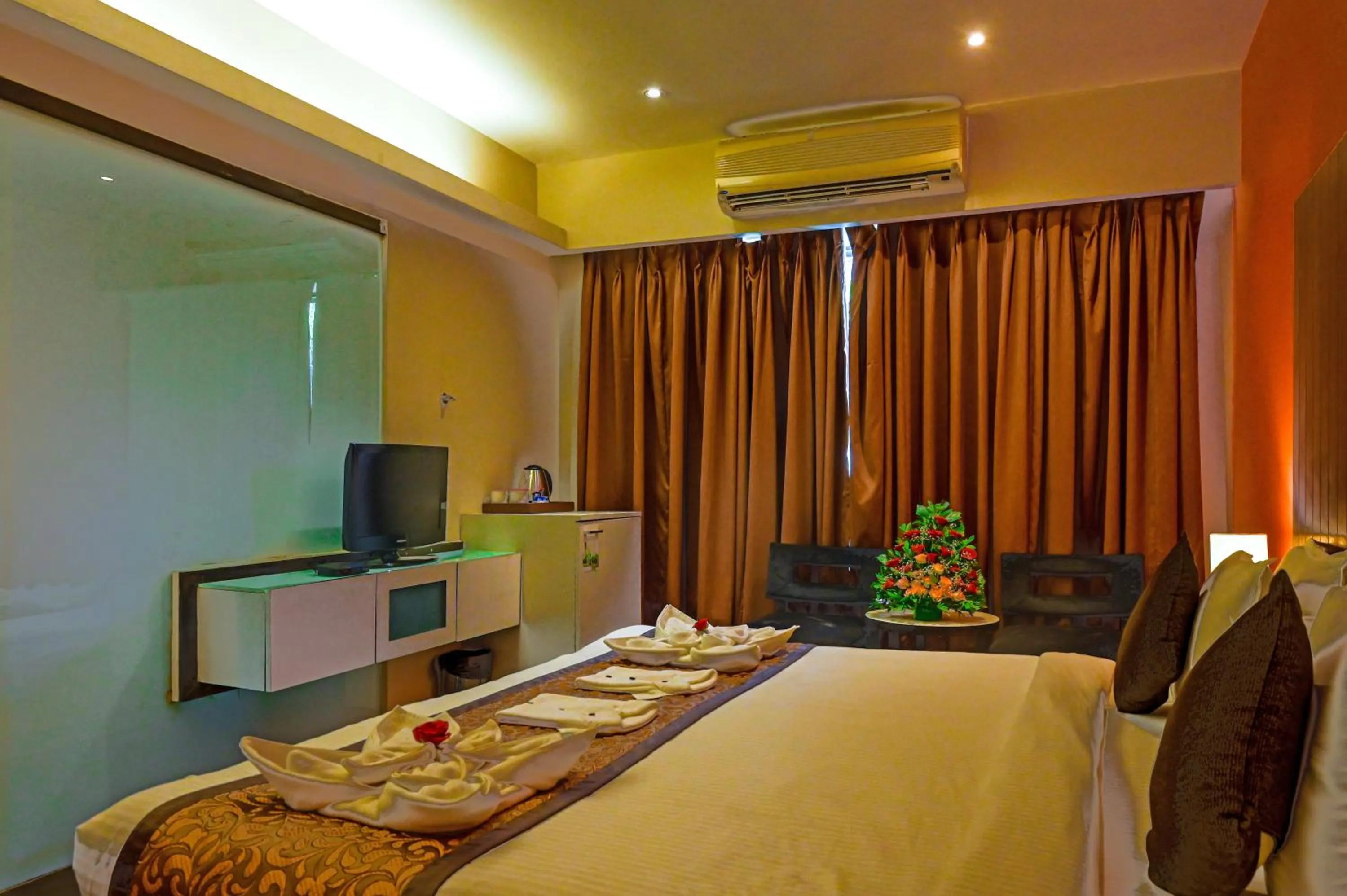 Bed in Citrus Hotel Lonavala