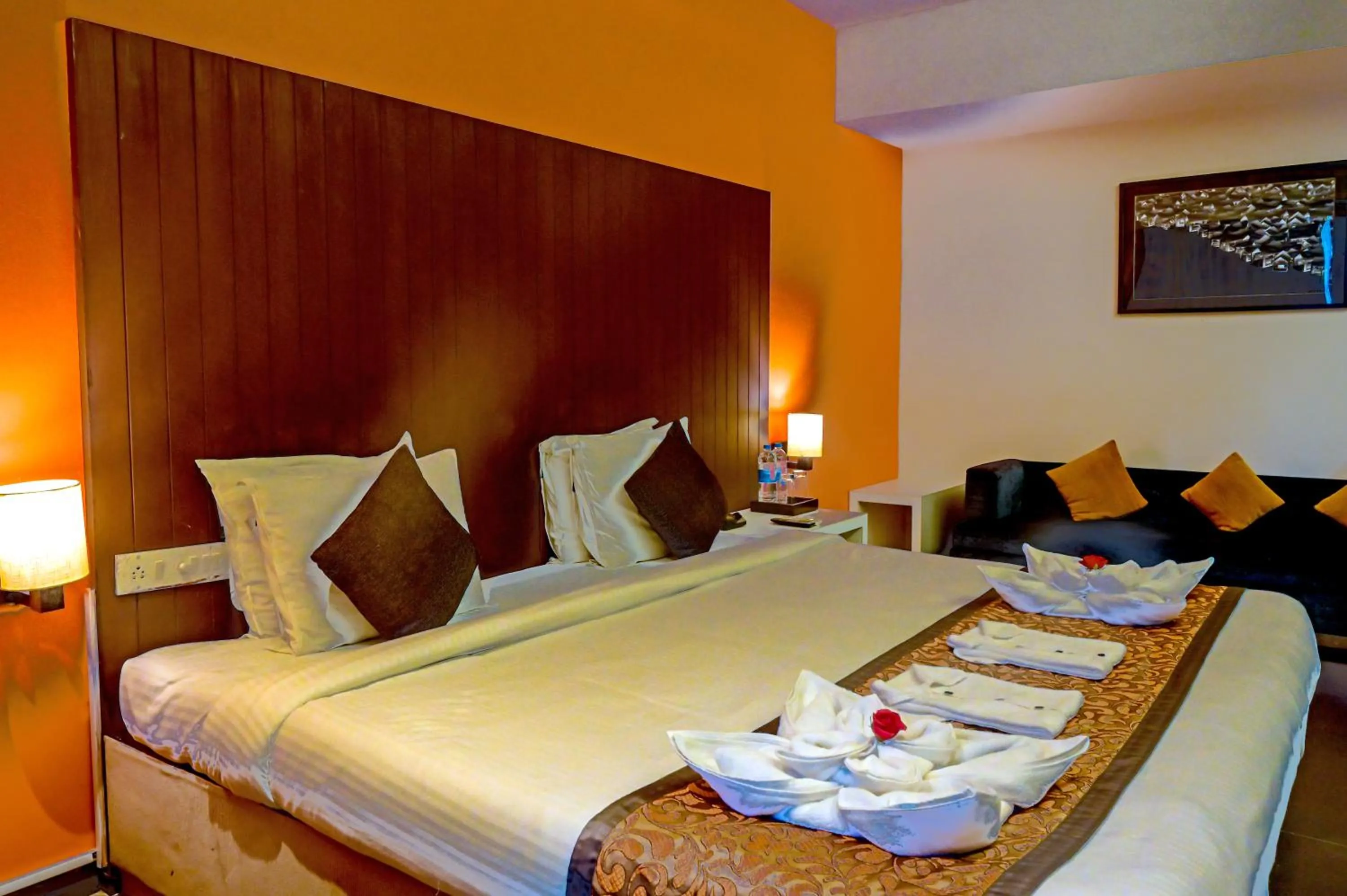 Bed in Citrus Hotel Lonavala